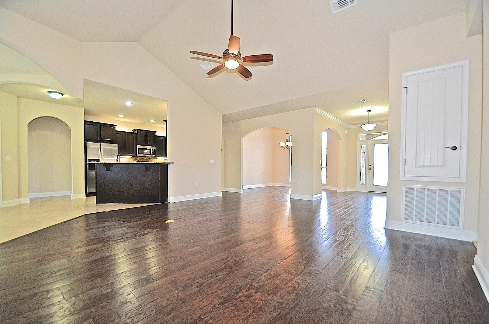 WHISPERING LAKE - Residential