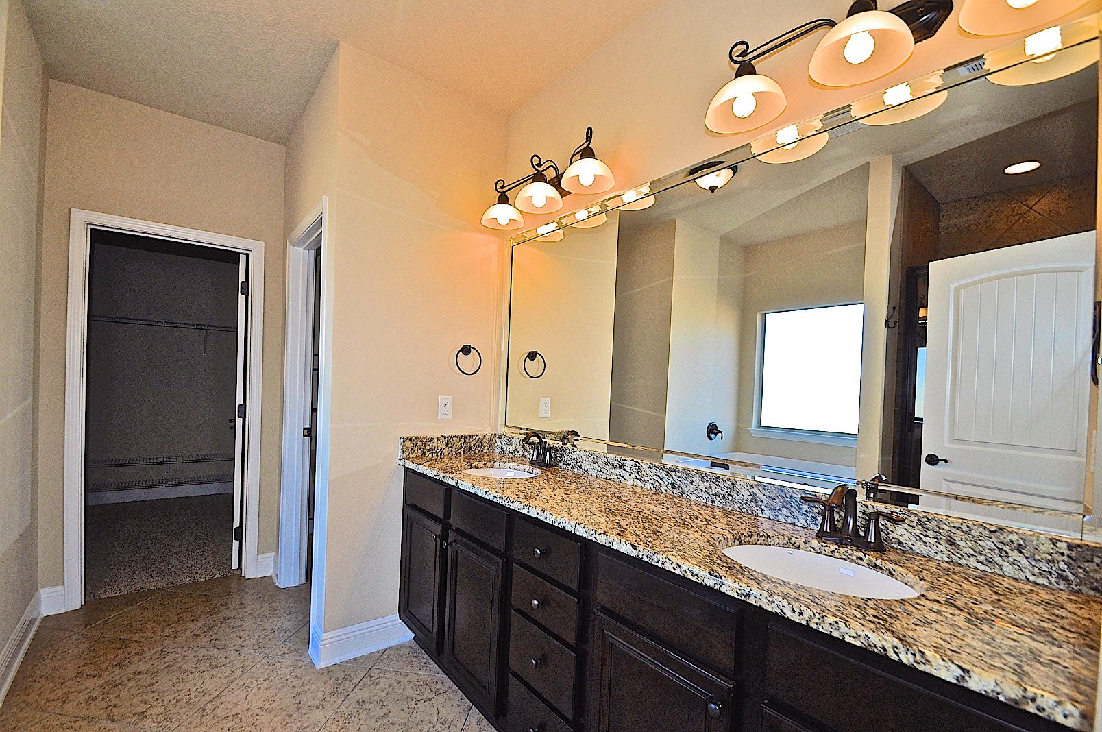 WHISPERING LAKE - Residential