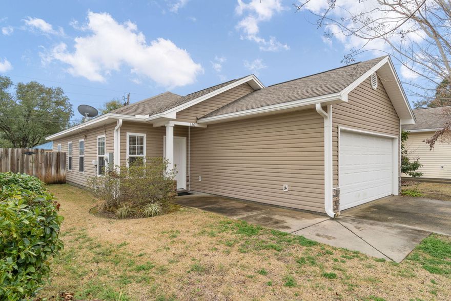 Welcome to this beautiful 2013 built stater home located in heart of Niceville. This home features 3 bedrooms, tall ceilings and a fenced back yard. The kitchen provides plenty of cabinet space, granite counter tops and a spacious breakfast bar. The master suite features a large vanity, shower tub combo as well as a walk-in closet. The eat-in dining room leads out to private fenced in back yard. Just a short commute to Eglin AFB, 7SFG or the Beaches.