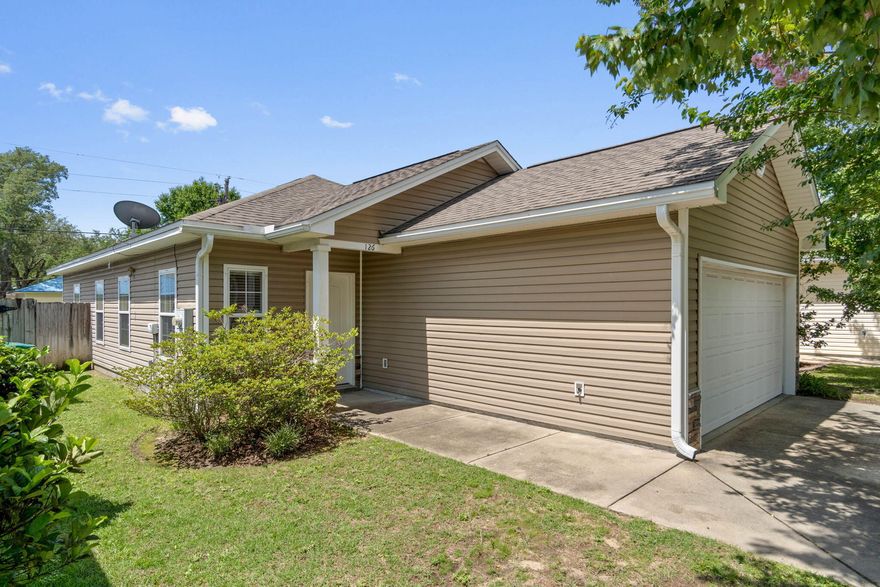 Welcome to this beautiful 2013 built starter home located in heart of Niceville. This home features 3 bedrooms, tall ceilings and a fenced back yard. The kitchen provides plenty of cabinet space, granite counter tops and a spacious breakfast bar. The master suite features a large vanity, shower tub combo as well as a walk-in closet. The eat-in dining room leads out to private fenced in back yard. Just a short commute to Eglin AFB, 7SFG or the Beaches.