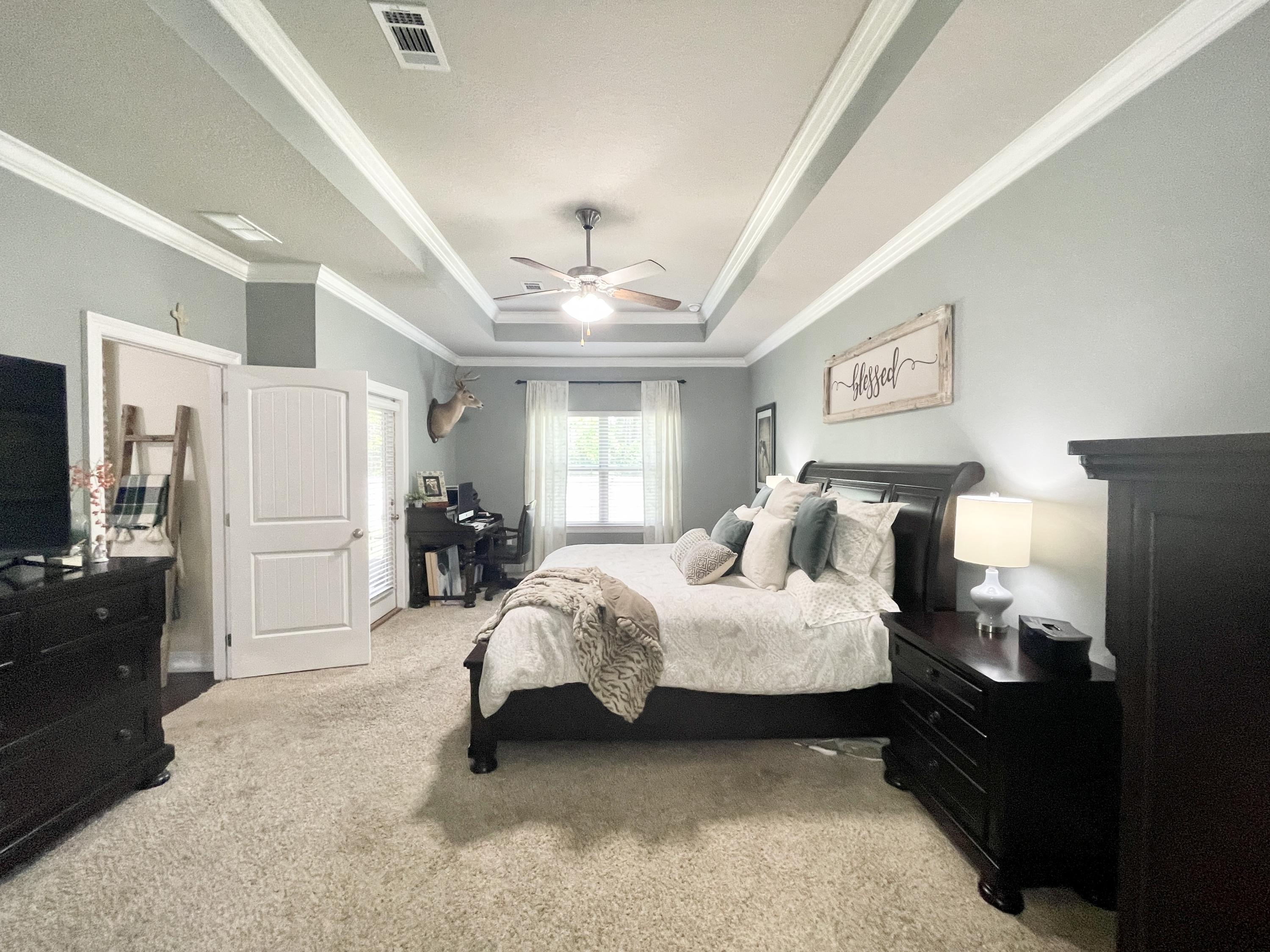 WHISPERING LAKE - Residential