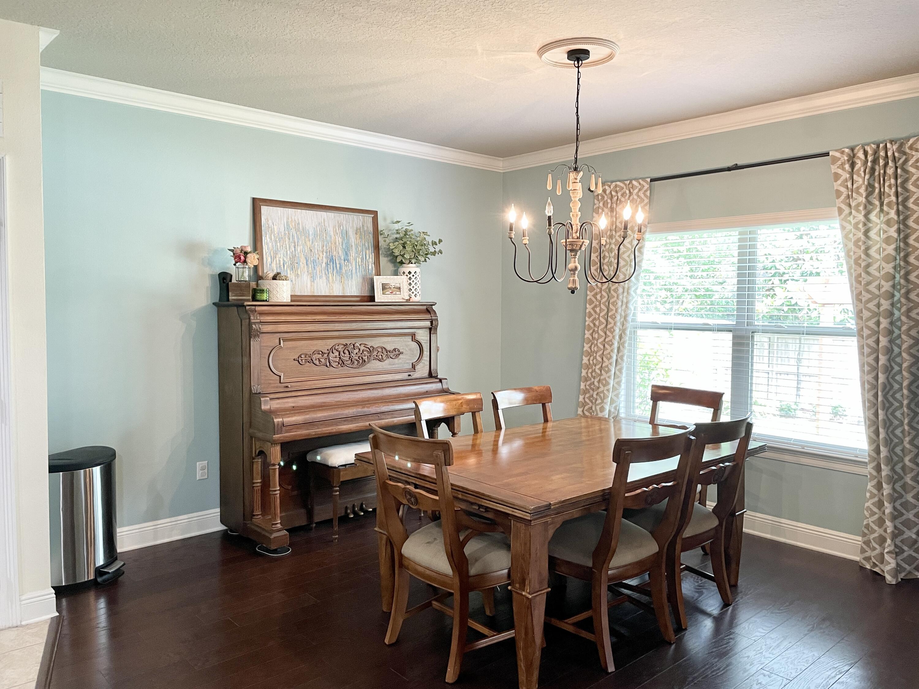 WHISPERING LAKE - Residential