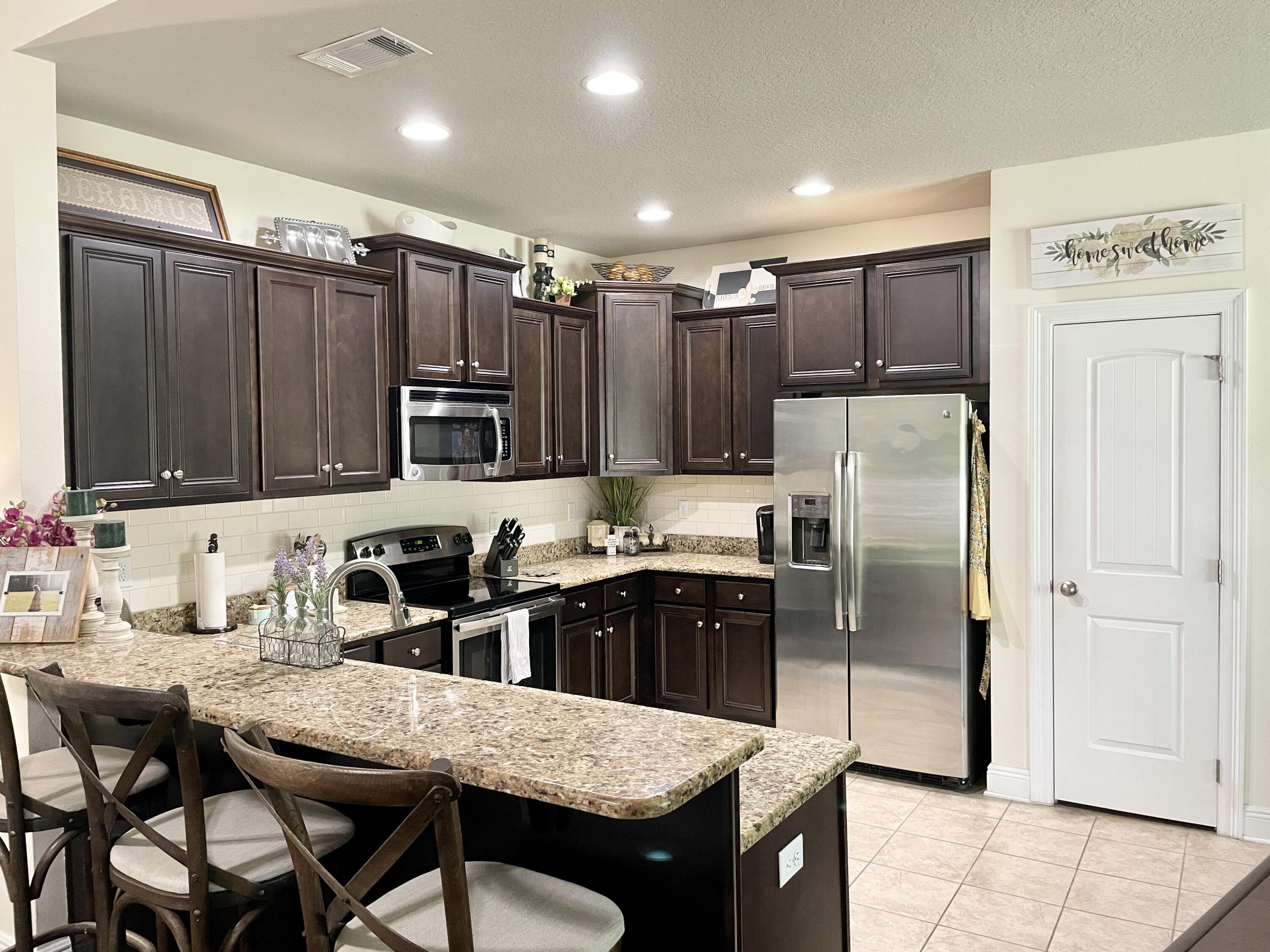 WHISPERING LAKE - Residential