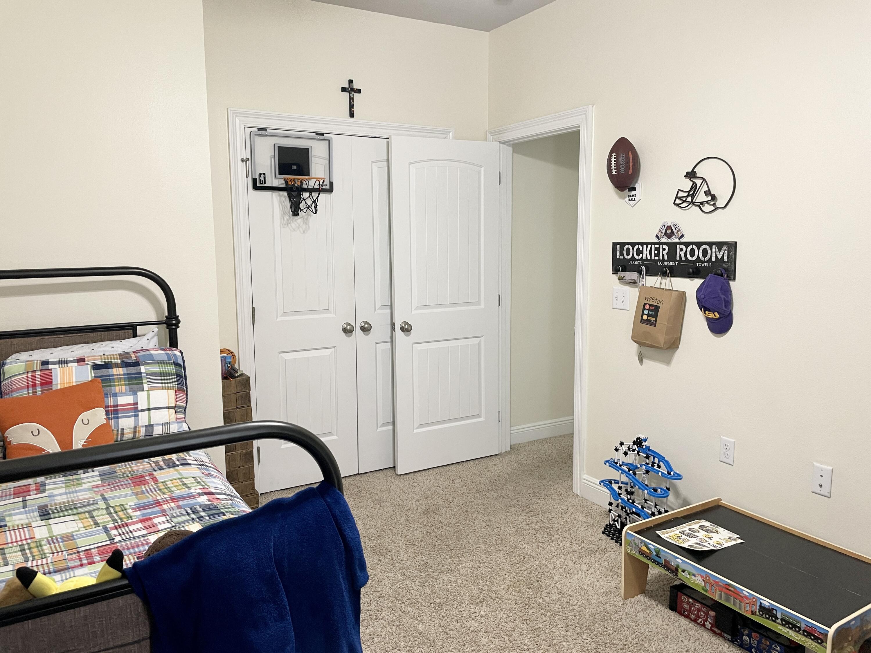 WHISPERING LAKE - Residential