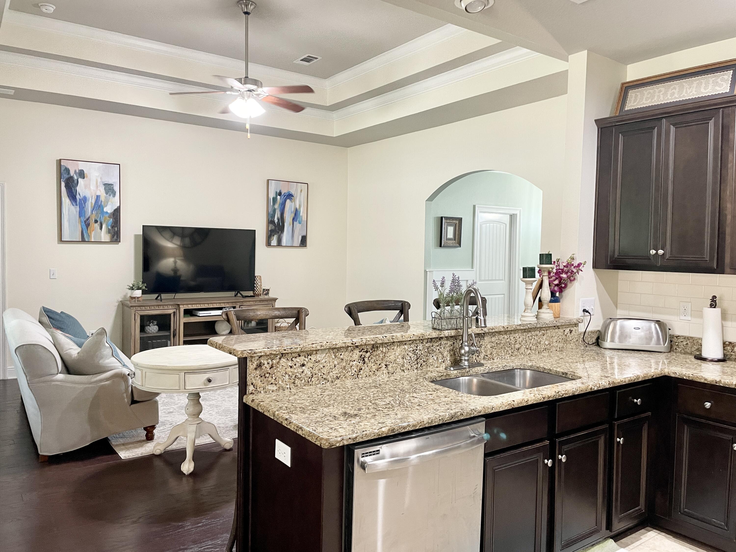 WHISPERING LAKE - Residential