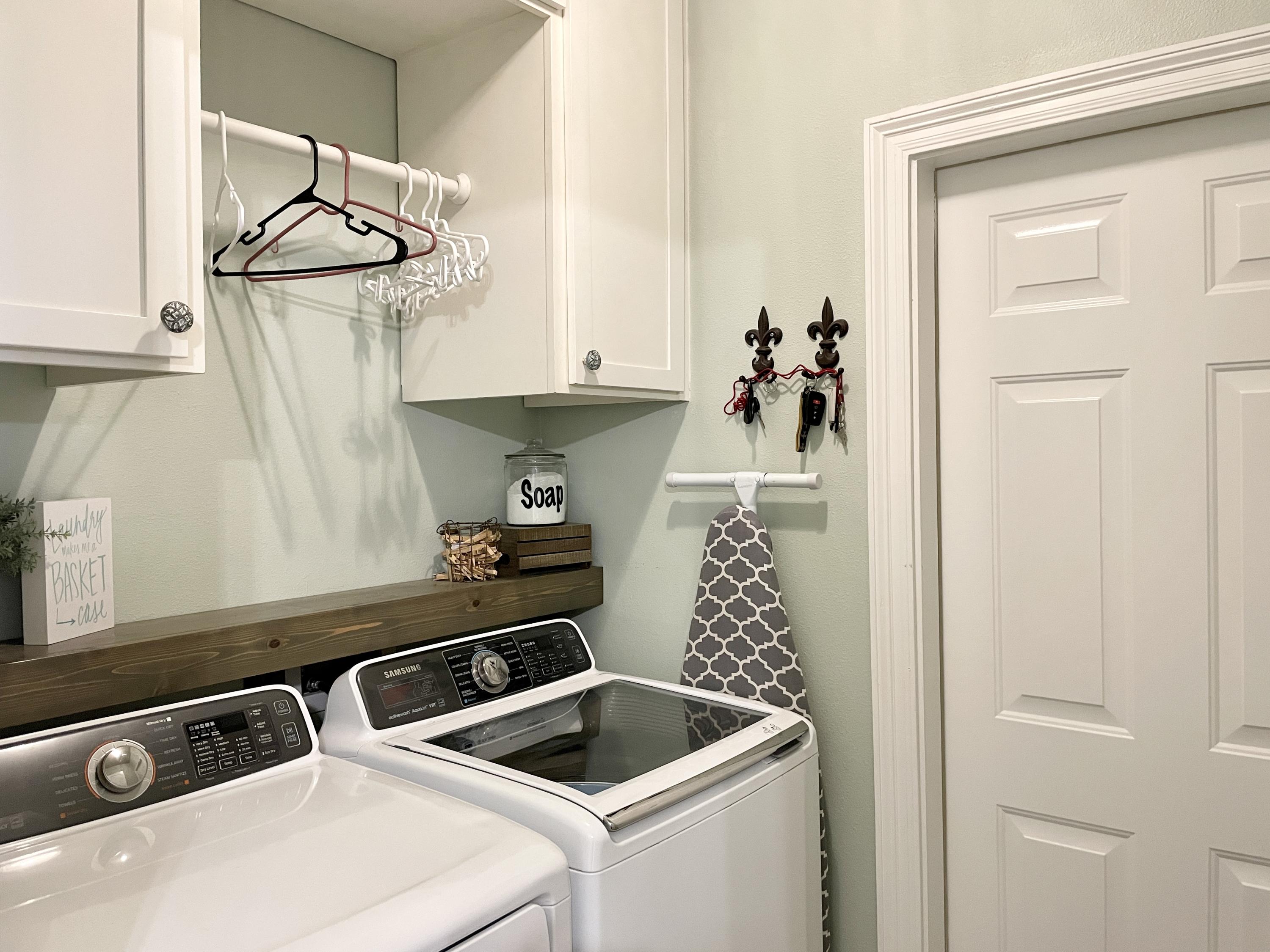 WHISPERING LAKE - Residential