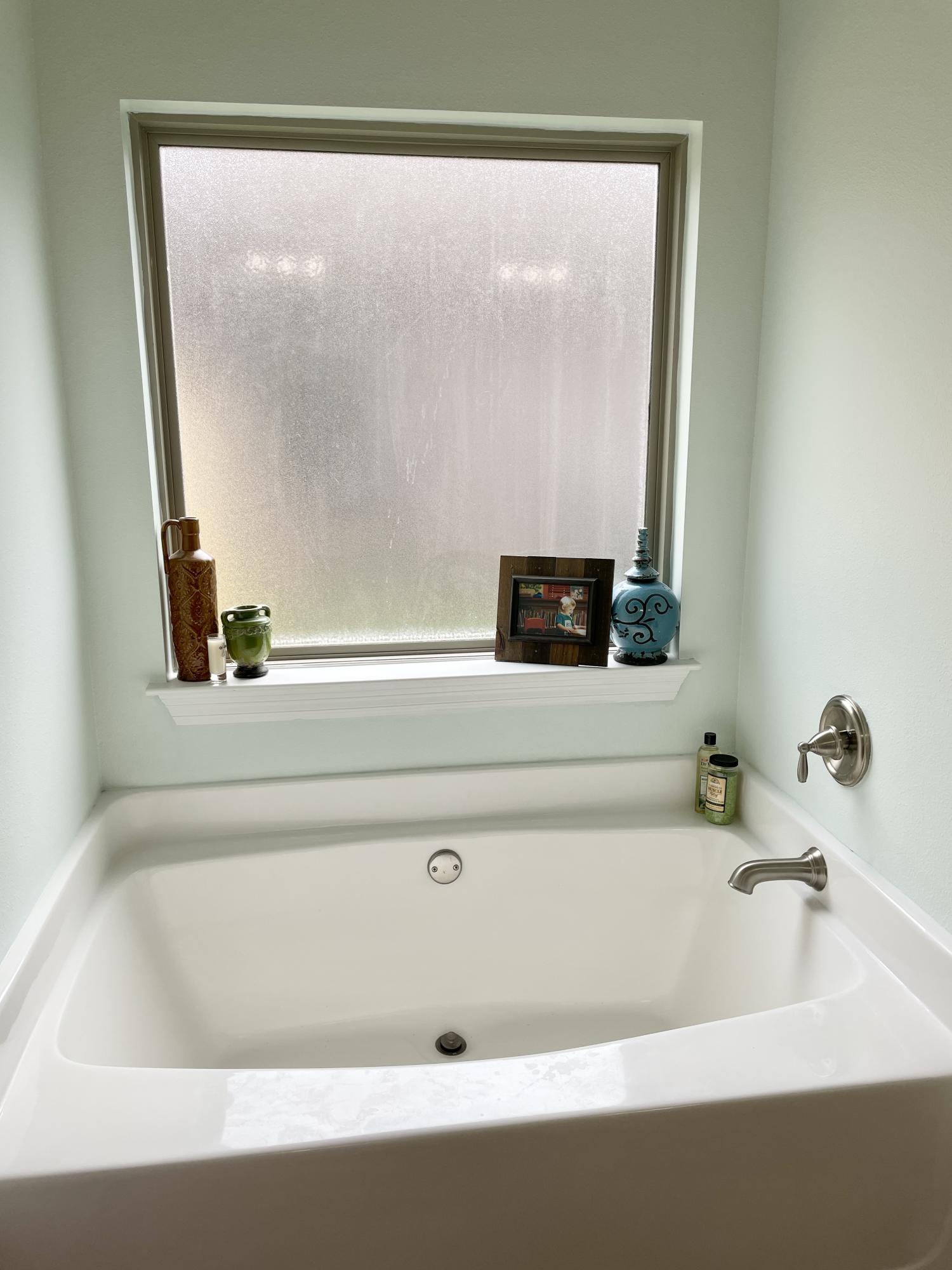 WHISPERING LAKE - Residential