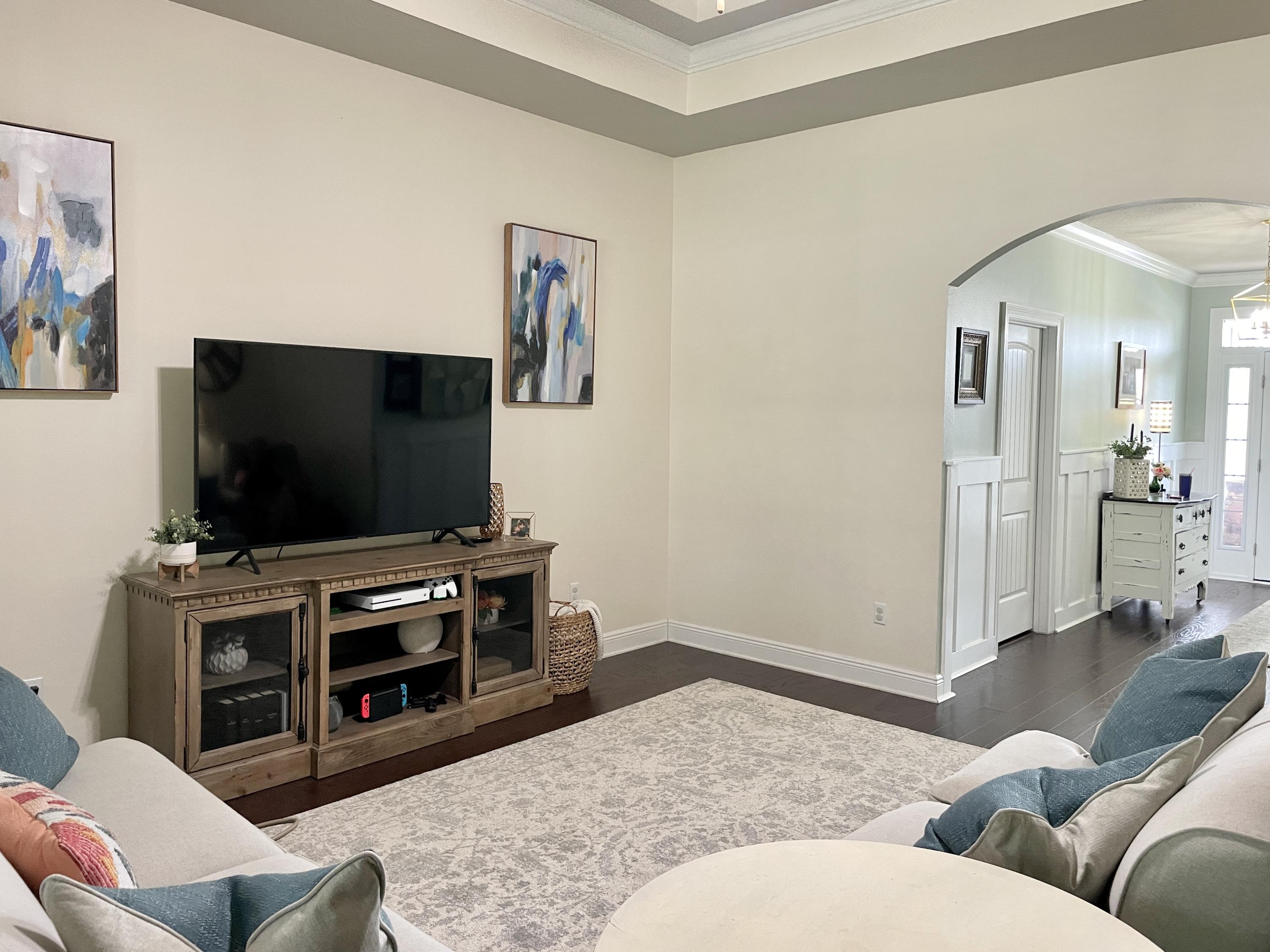 WHISPERING LAKE - Residential