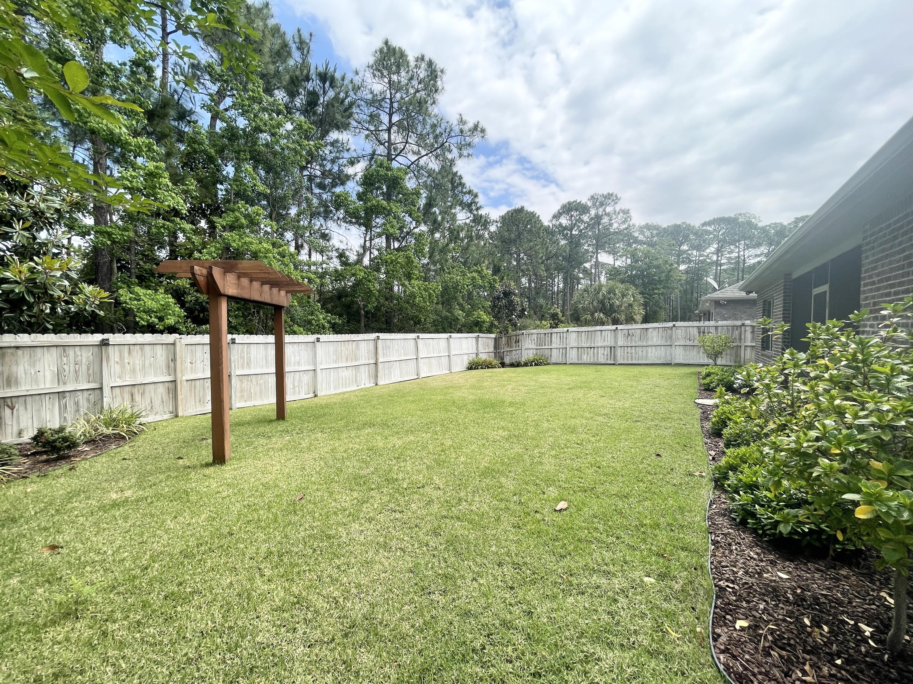 WHISPERING LAKE - Residential