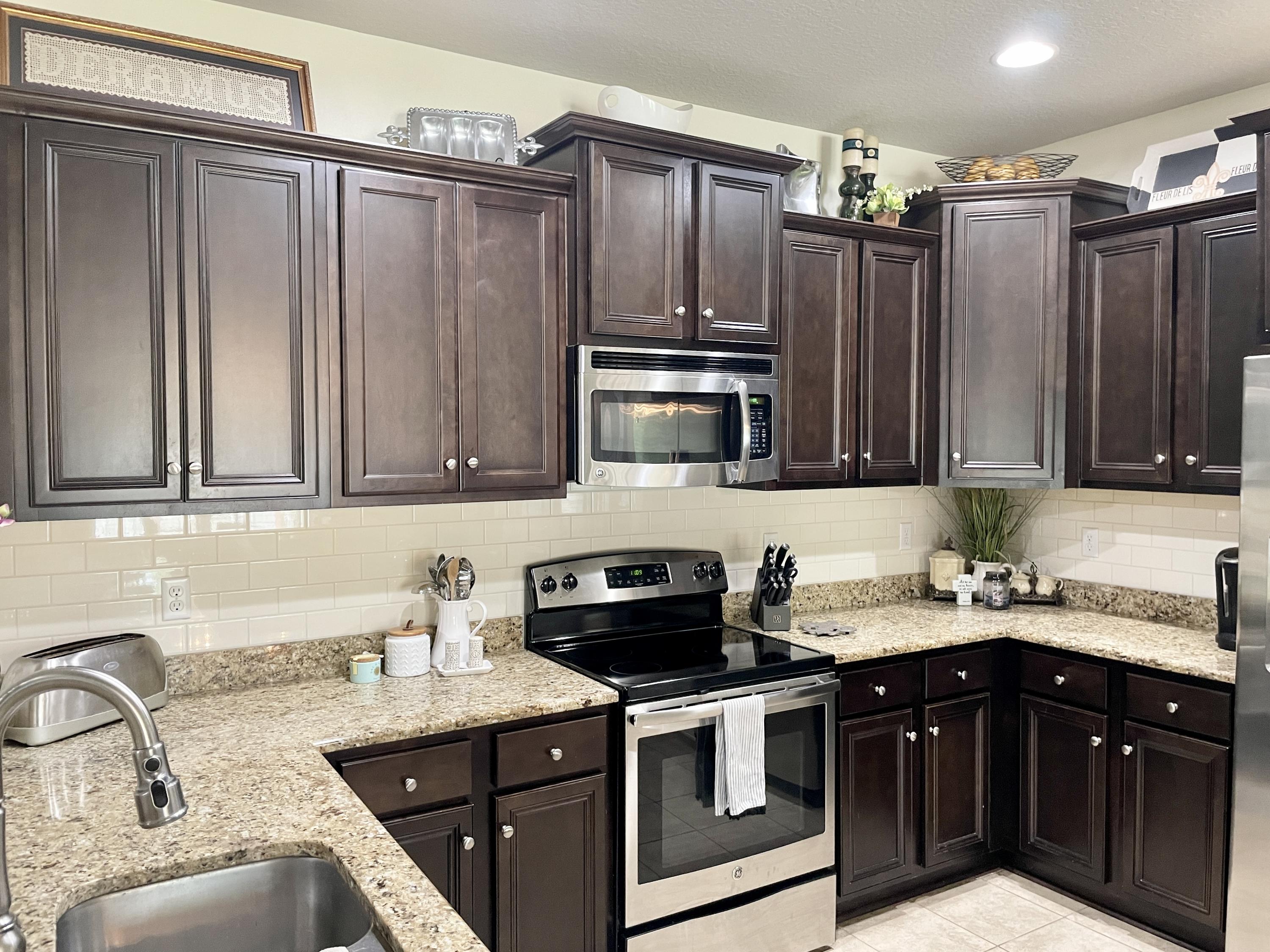 WHISPERING LAKE - Residential