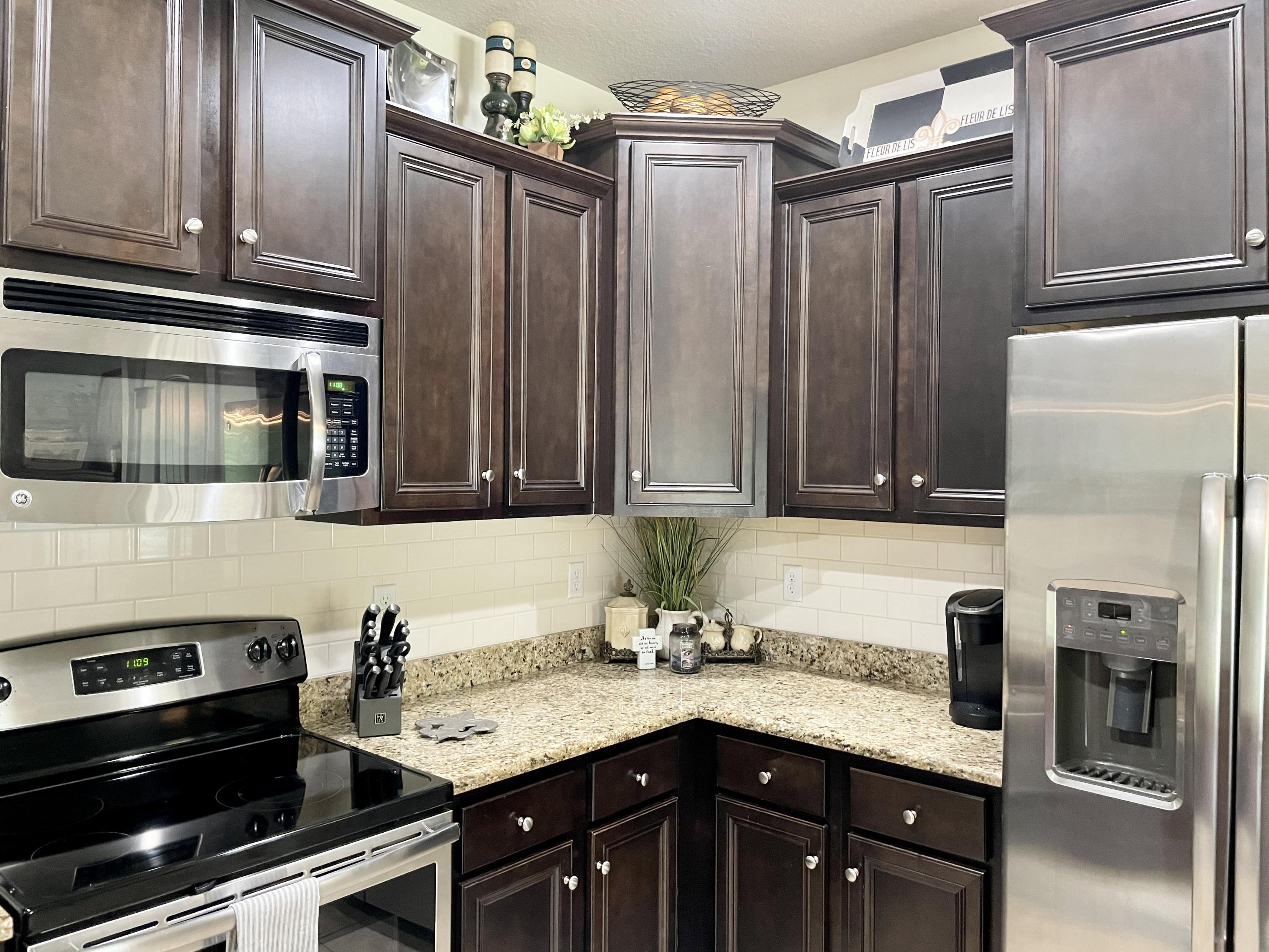 WHISPERING LAKE - Residential