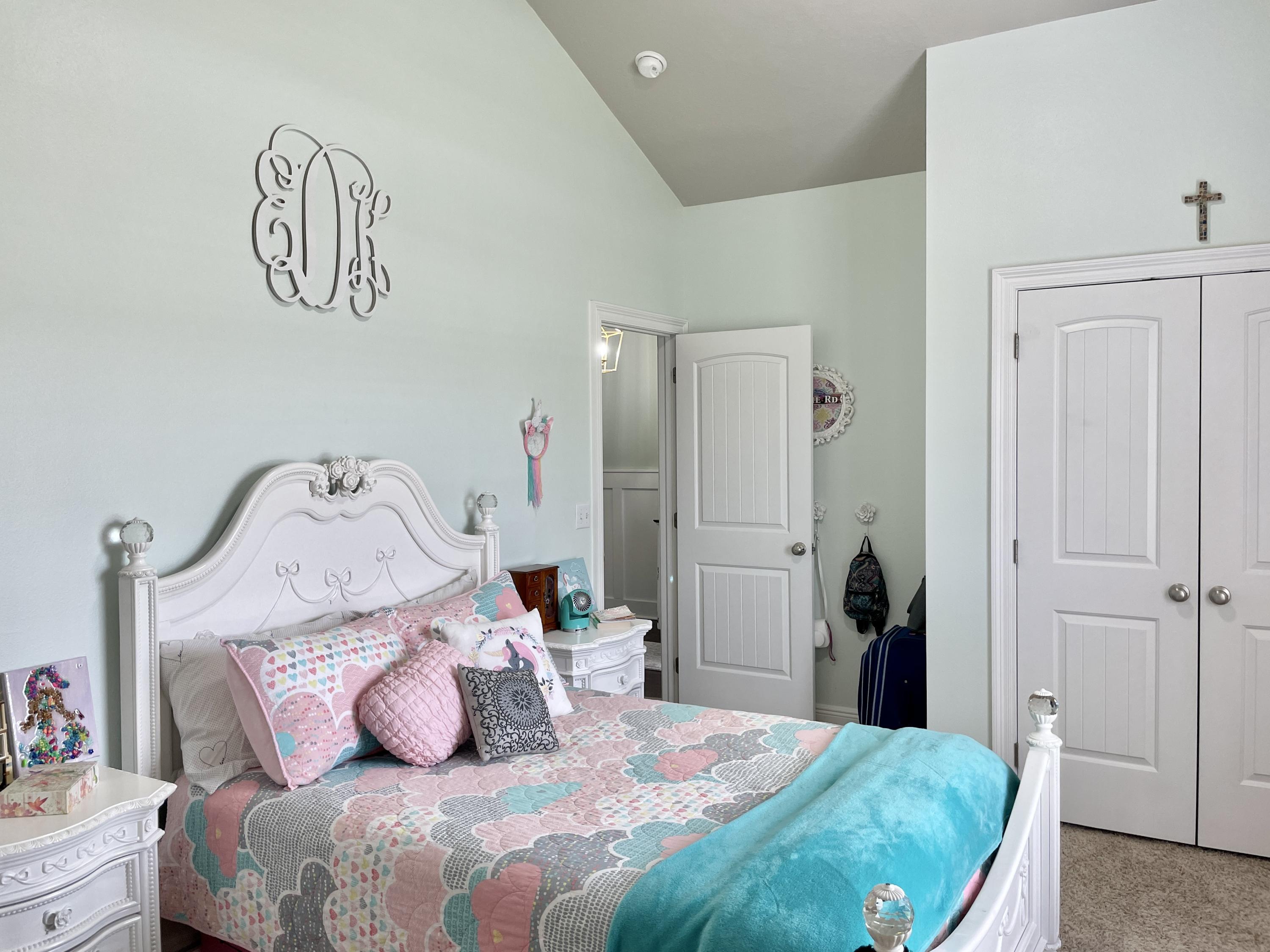 WHISPERING LAKE - Residential