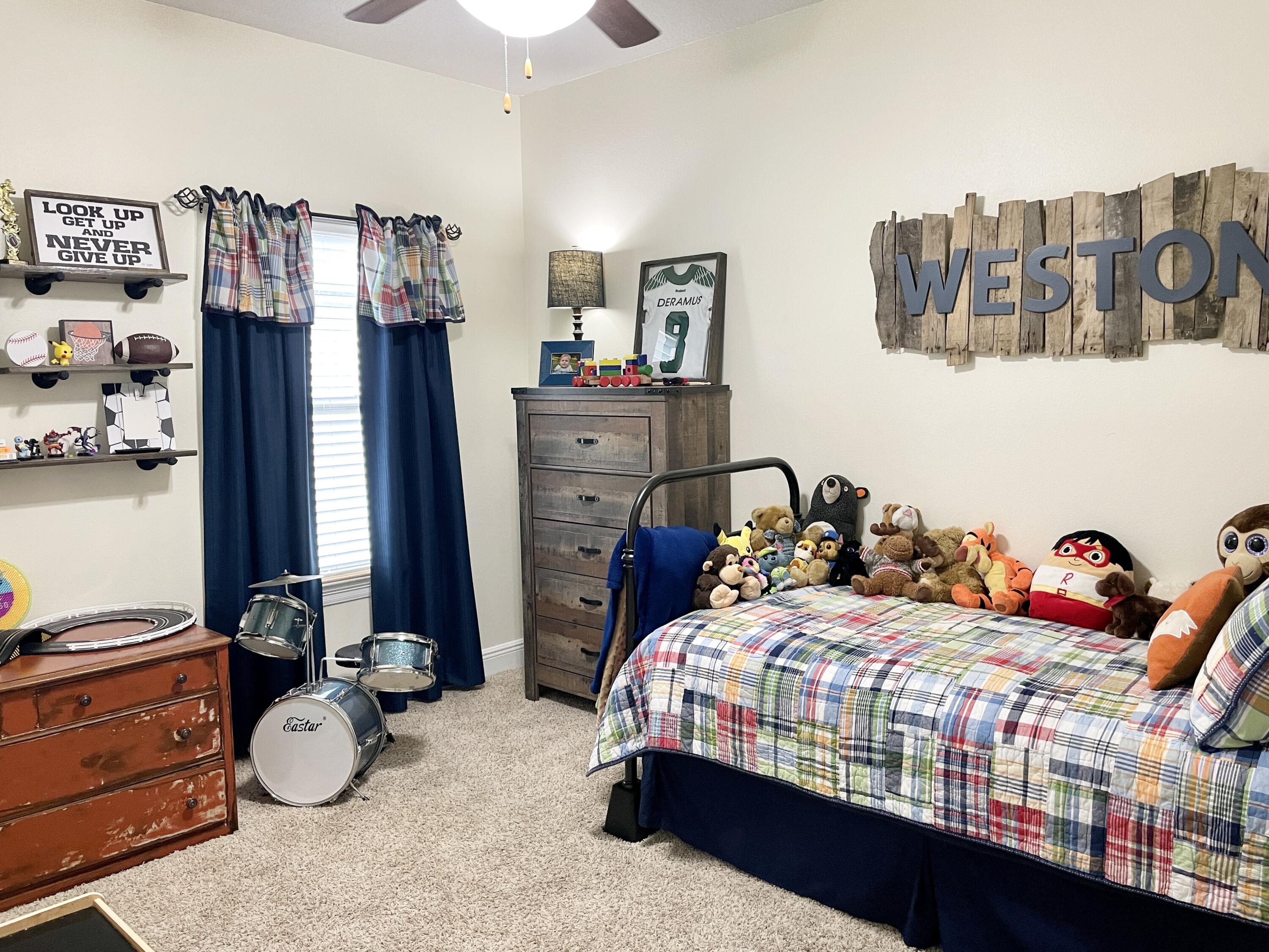 WHISPERING LAKE - Residential