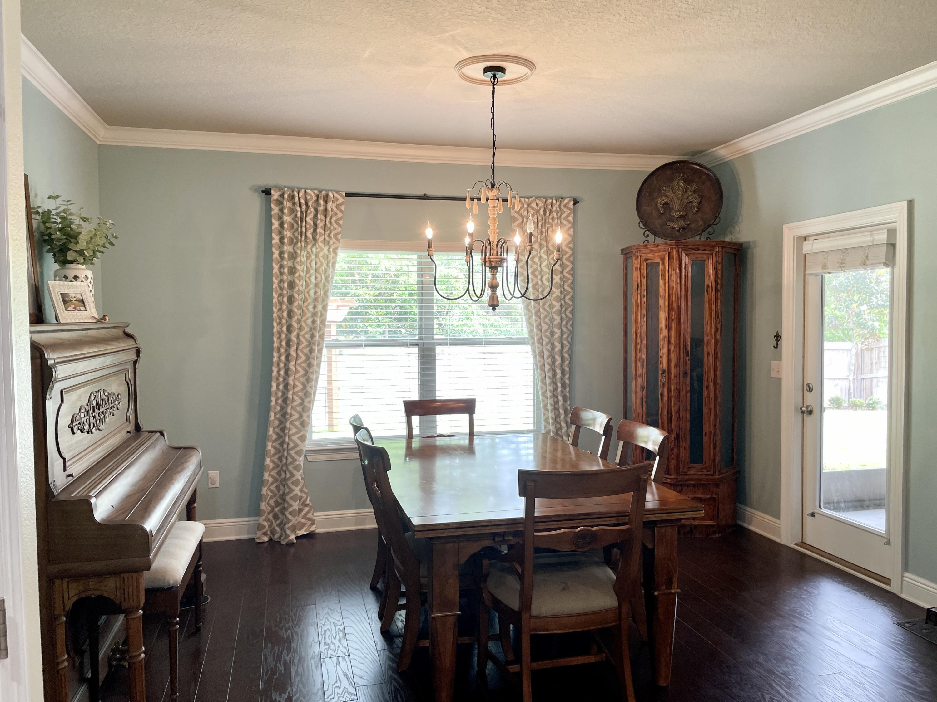 WHISPERING LAKE - Residential