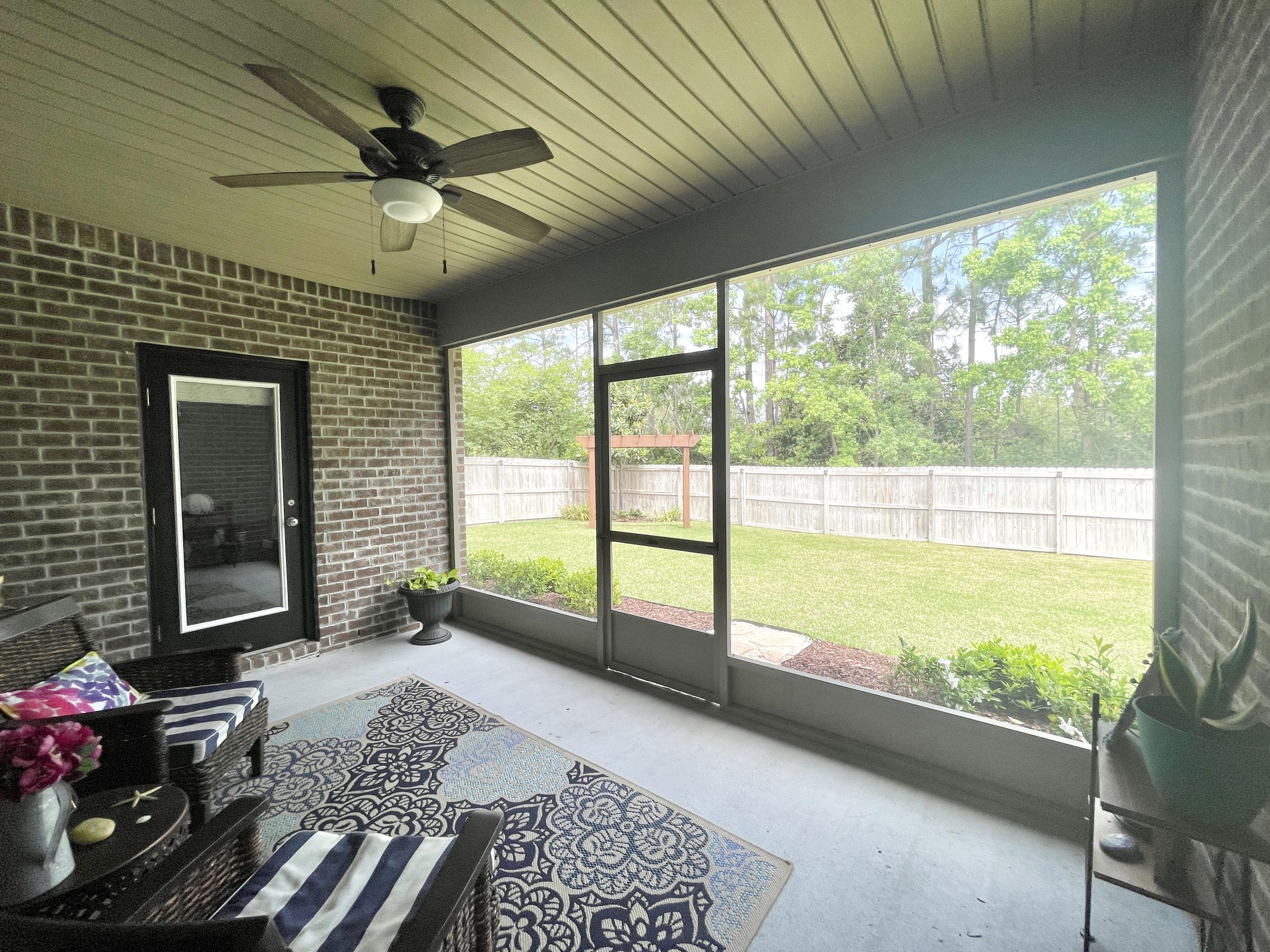 WHISPERING LAKE - Residential