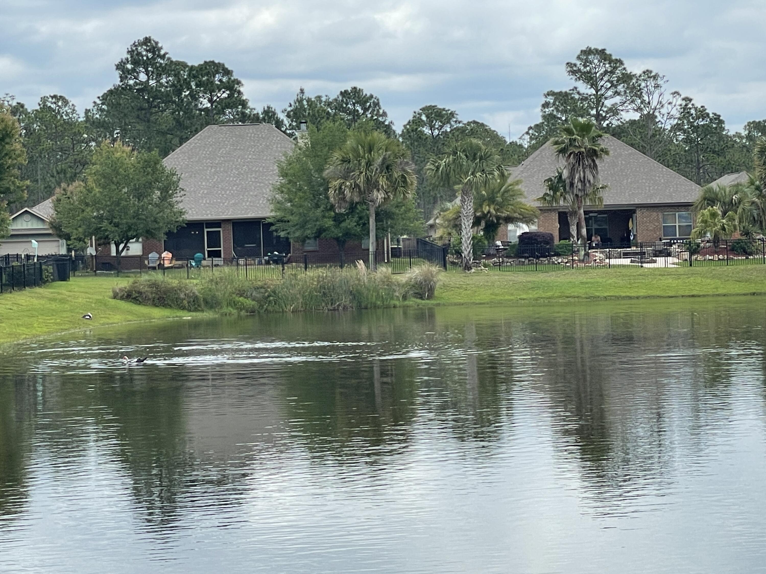 WHISPERING LAKE - Residential