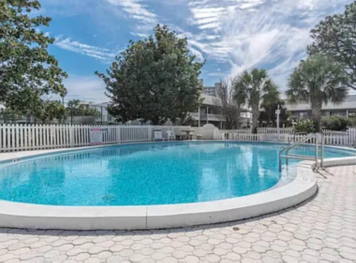 BEACHWOOD VILLAS CONDO - Residential