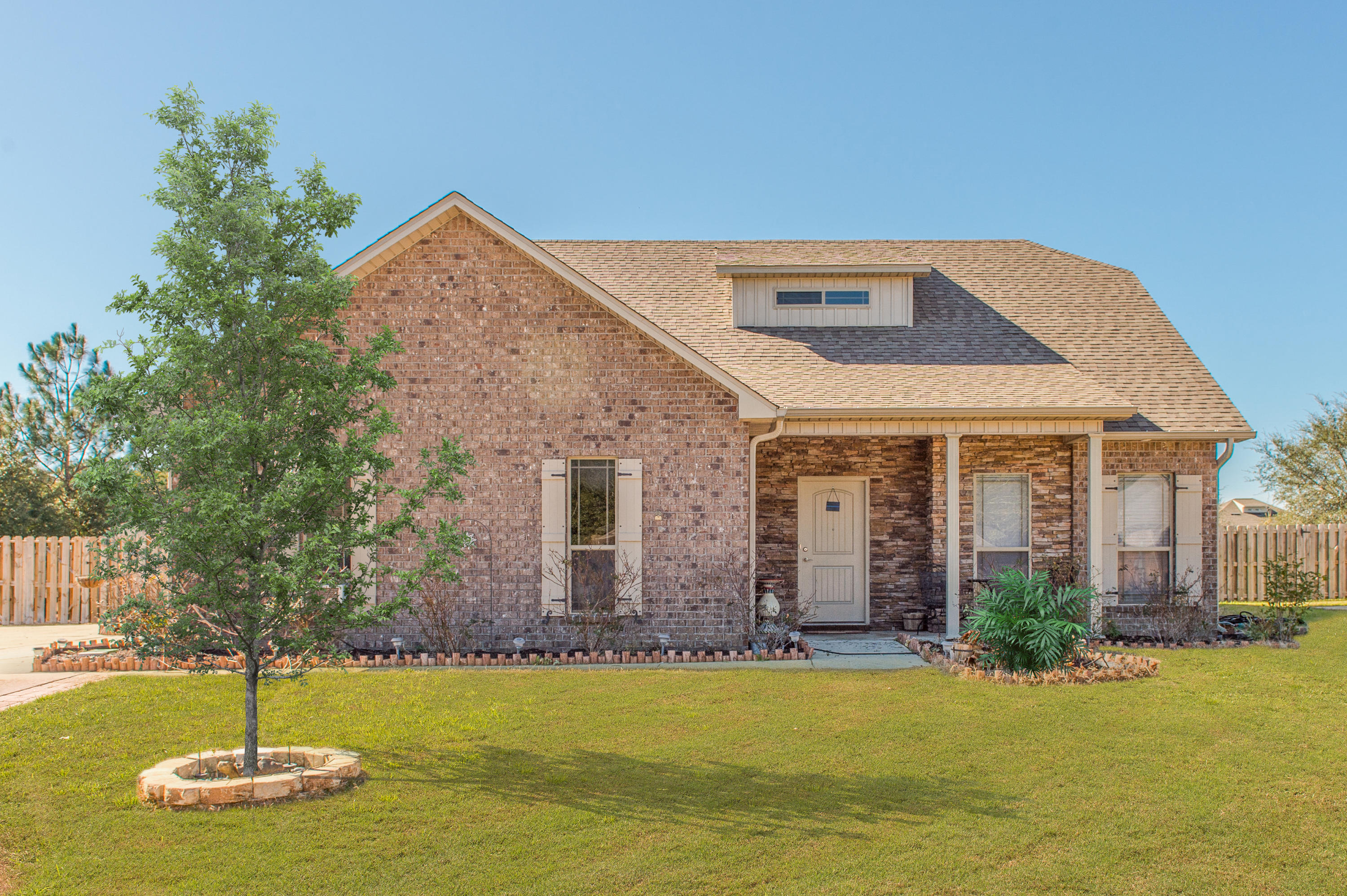 Located in the Lee Farms subdivision, this 4 bedroom, 3 full bathroom house has high ceilings, tile flooring, granite counter tops, stainless steel appliances, large bedrooms, big open kitchen, the works. Very motivated seller, come on by and take a look!