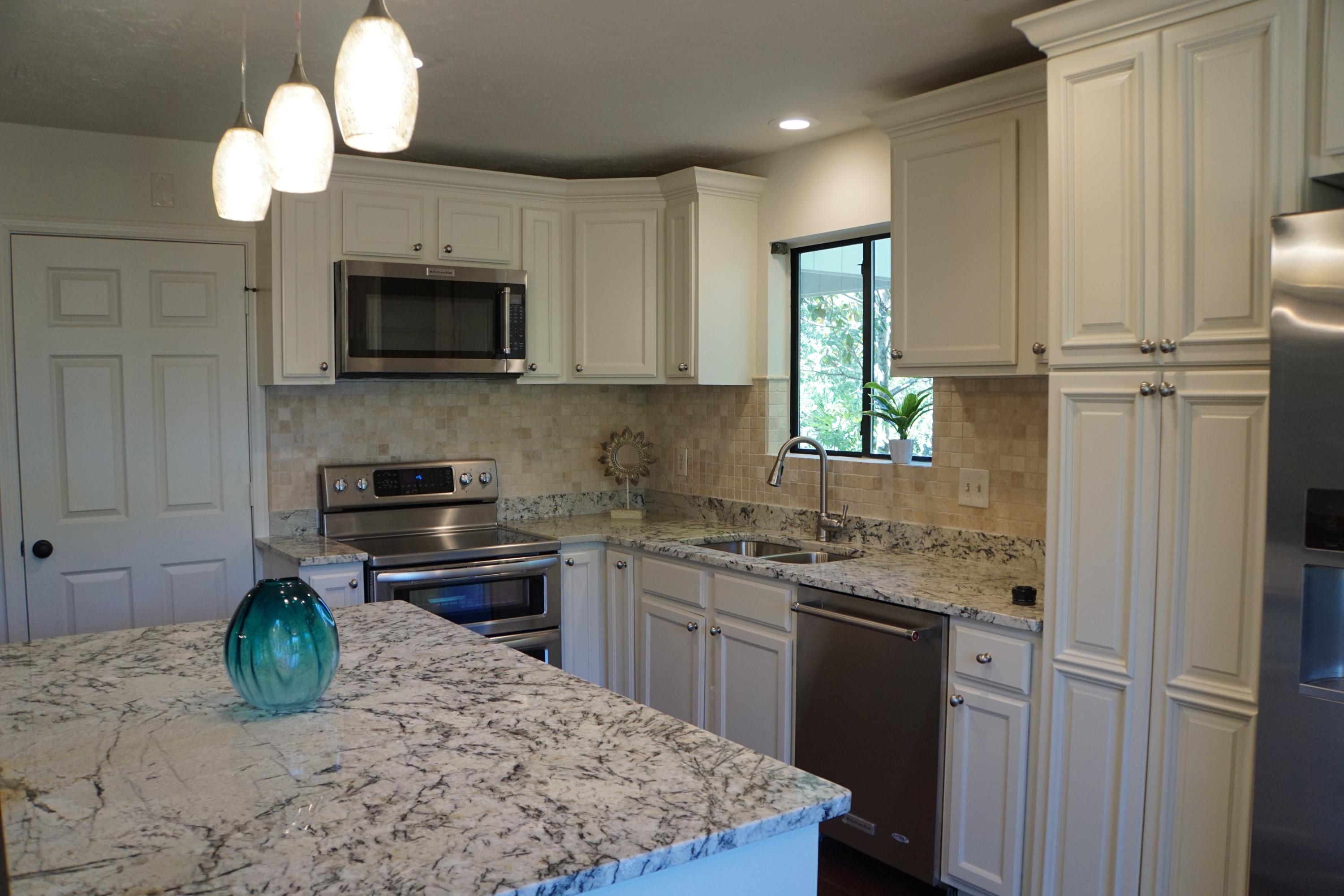 Beautifully Renovated home in Bluewater Bay. New wood flooring throughout. Granite countertops, Kitchen Aid appliances. High ceilings. Huge master suite with amazing bathroom. Large PRIVATE lot...with great outdoor living space.