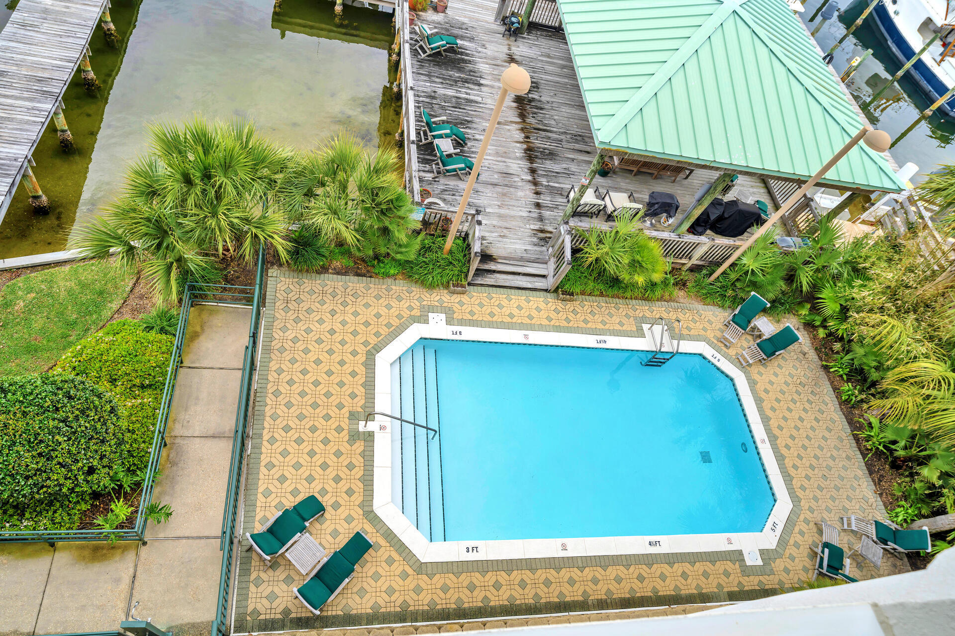 TRANQUIL HARBOR - Residential