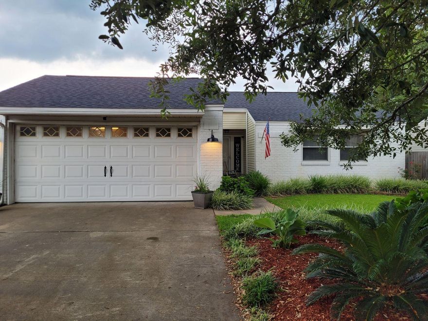 This immaculate 3-bed, 2-bath residence spans 1458 square feet and is a true testament to move-in ready perfection. Featuring a brand-new roof, the property showcases a screened-in, saltwater, gunite pool, creating a private oasis in the fenced backyard. Positioned on a corner lot, this home boasts lush landscaping, a Florida room, and a 2-car garage for added convenience. The spacious eat-in kitchen is a chef's delight with oak cabinets, solid surface countertops, and room for a coffee bar/breakfast table. The dining room seamlessly connects to the living room with a vaulted ceiling, gas fireplace, and a sunny Florida room, creating a spacious and inviting gathering space. The master suite offers a walk-in closet and a tile-accented shower.