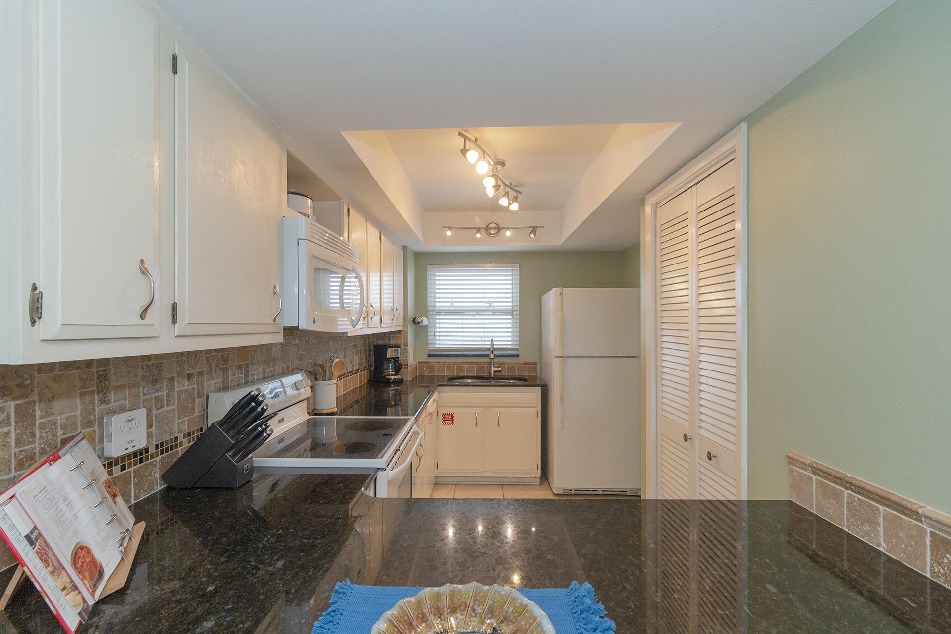 EL MATADOR CONDO - Residential