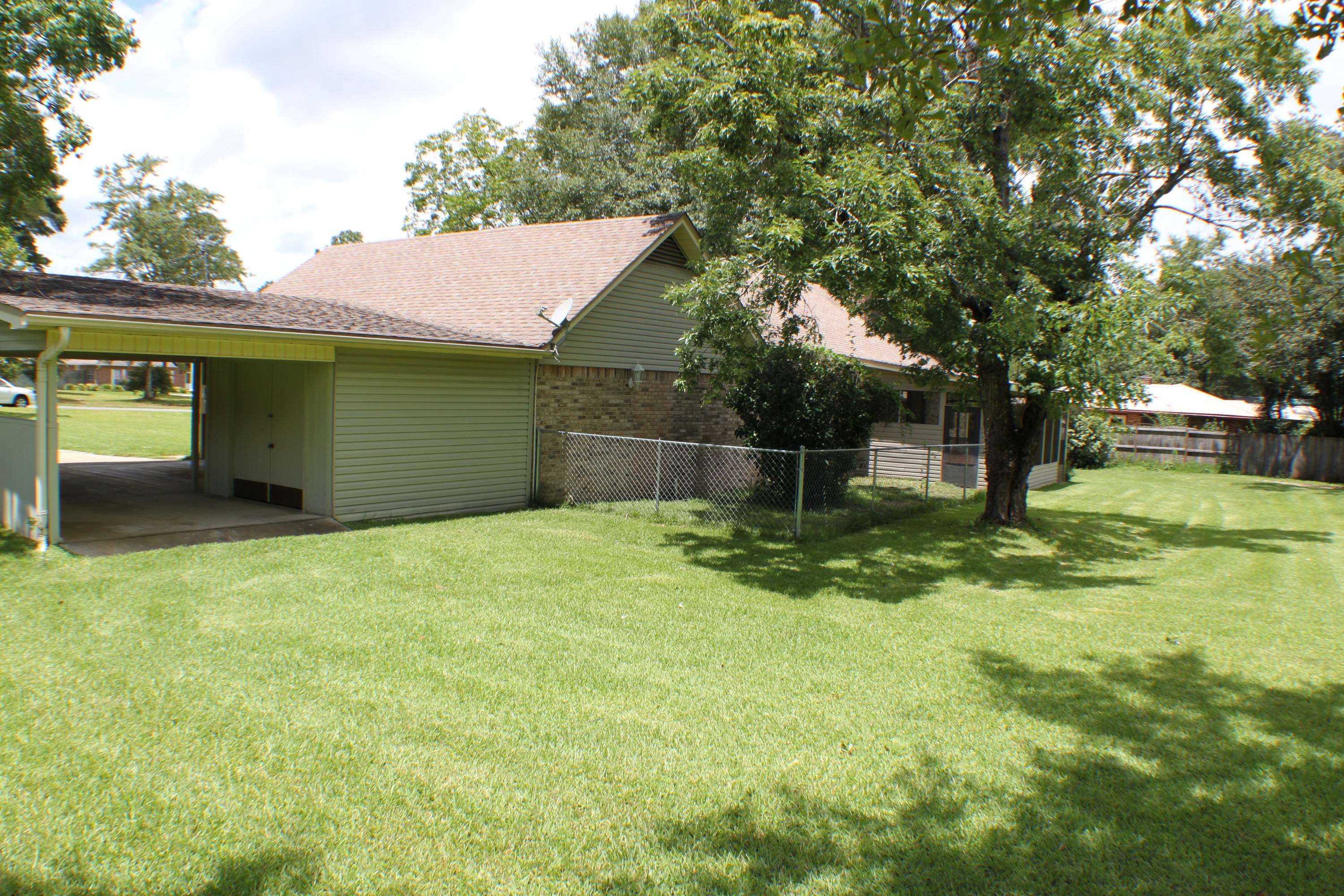 HOLLY HILLS - Residential