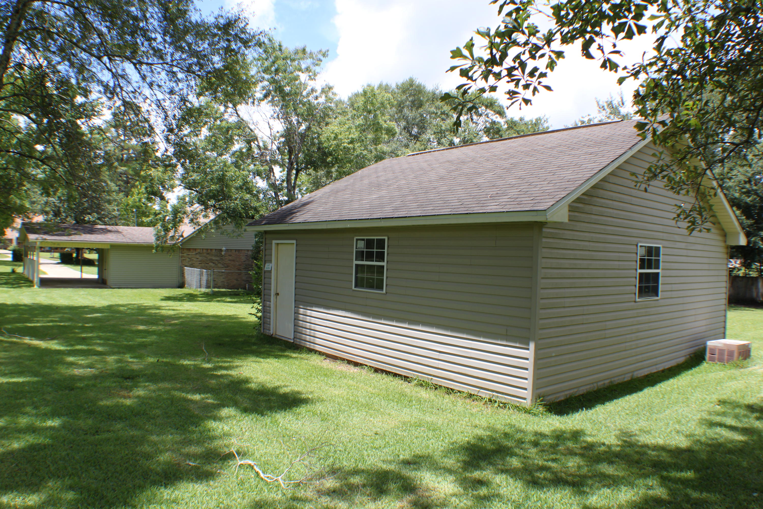 HOLLY HILLS - Residential