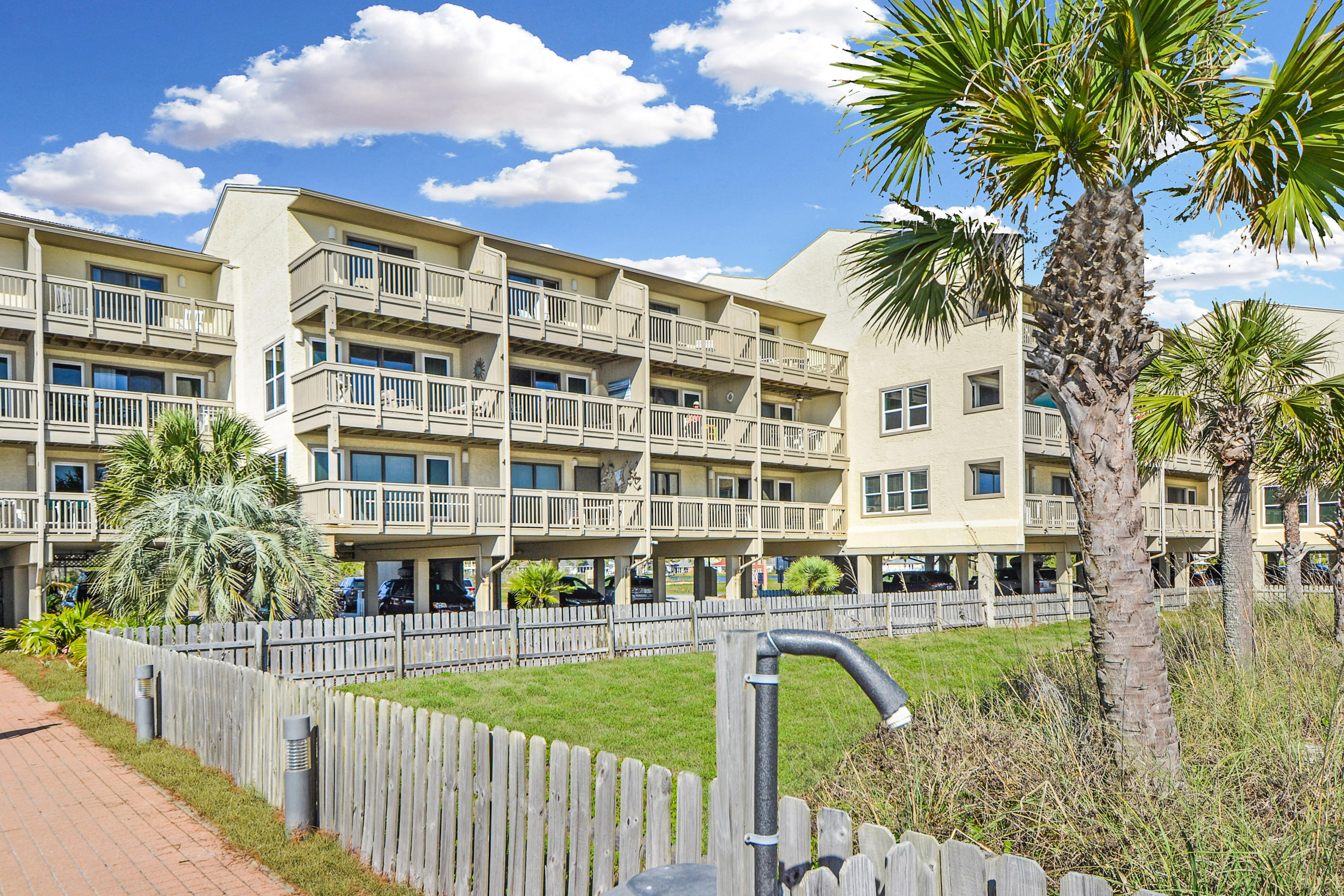 RAMSGATE HARBOUR PH 3 CONDO - Residential