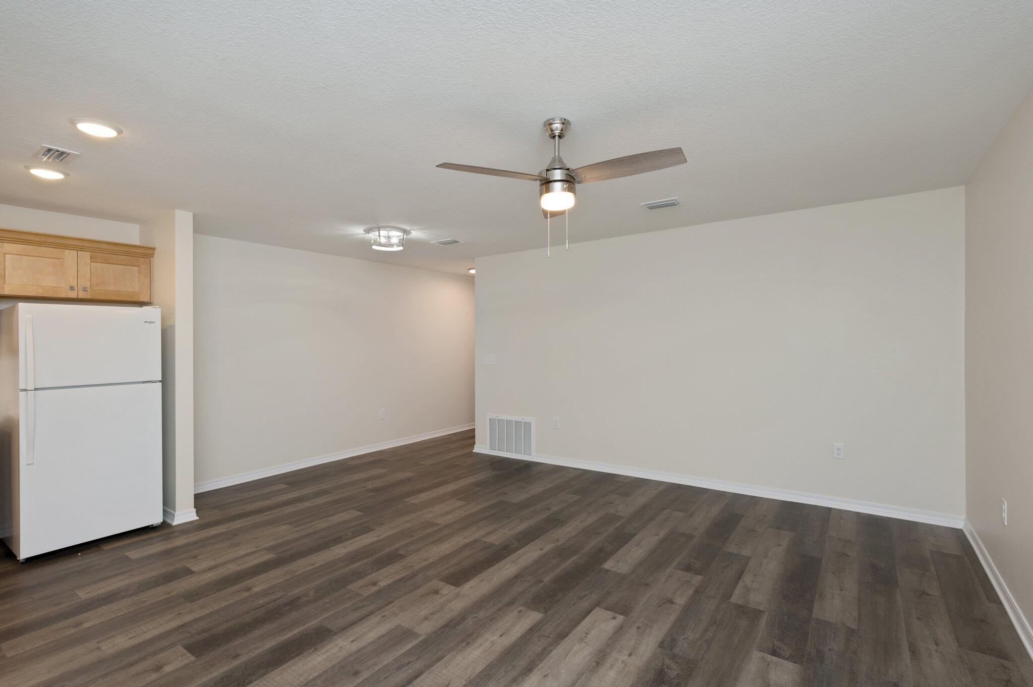 OAKDALE MINI FARMS - Residential Lease