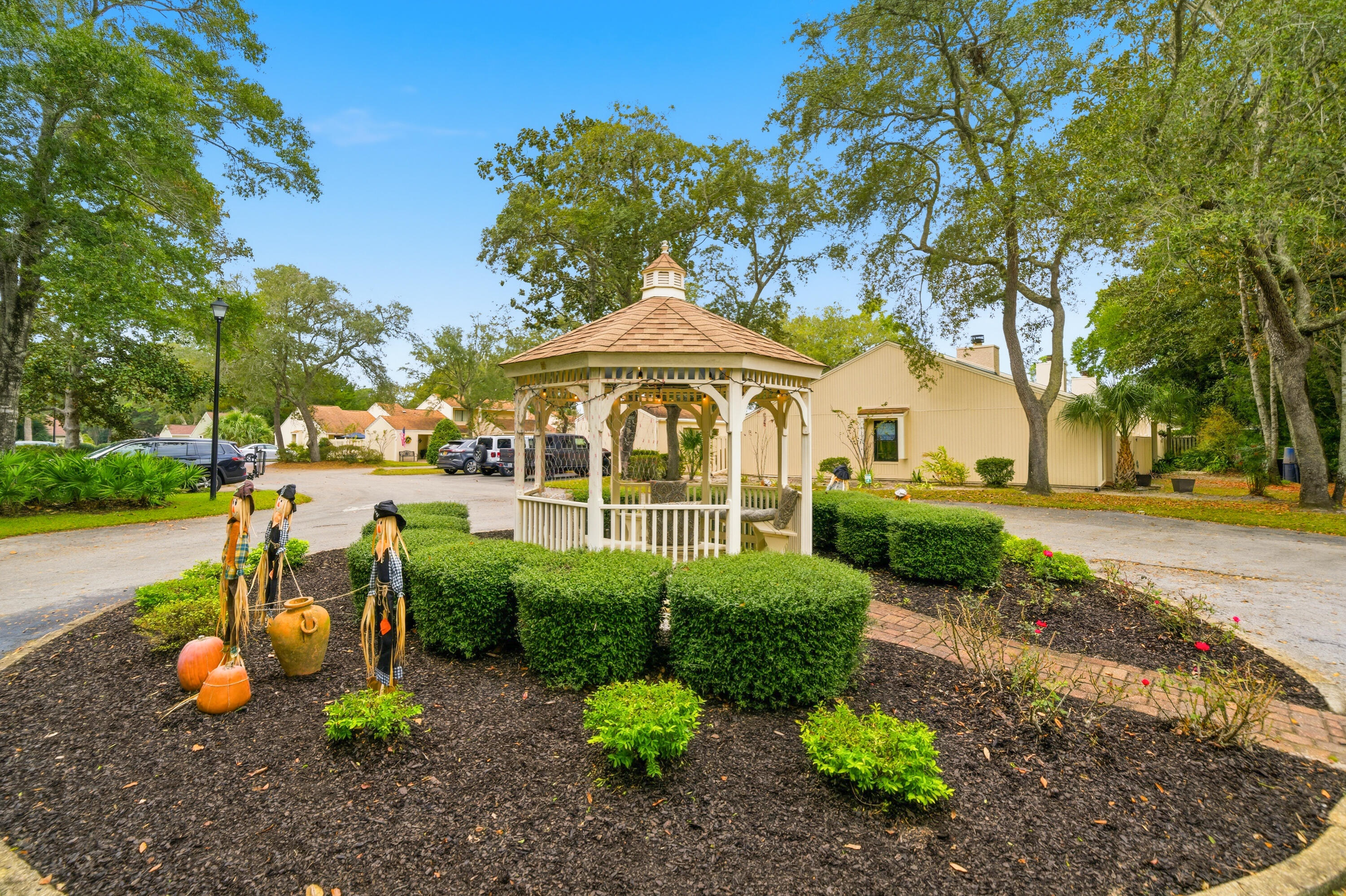 ROYAL OAK VILLAGE - Residential