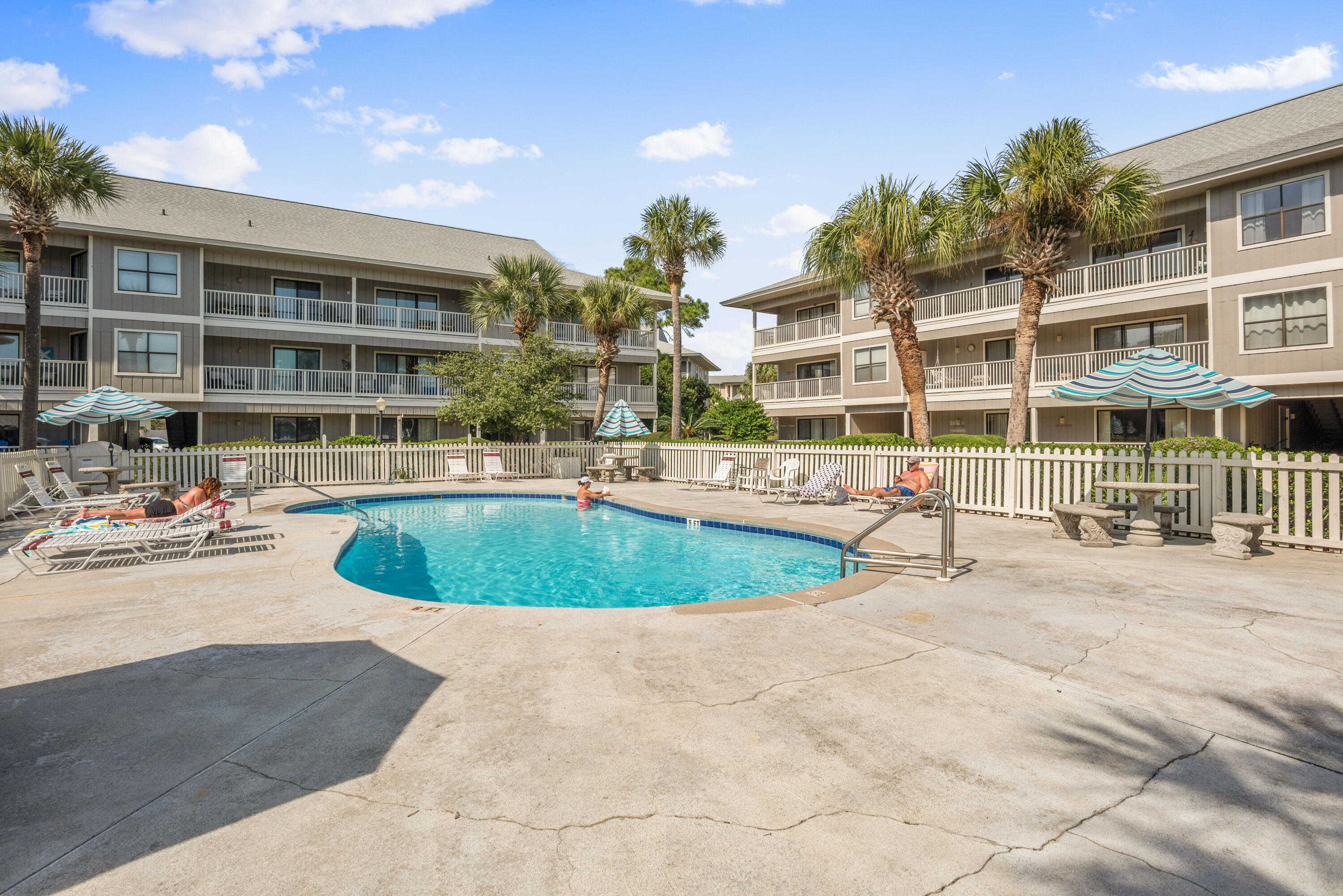 BEACHWOOD VILLAS CONDO - Residential