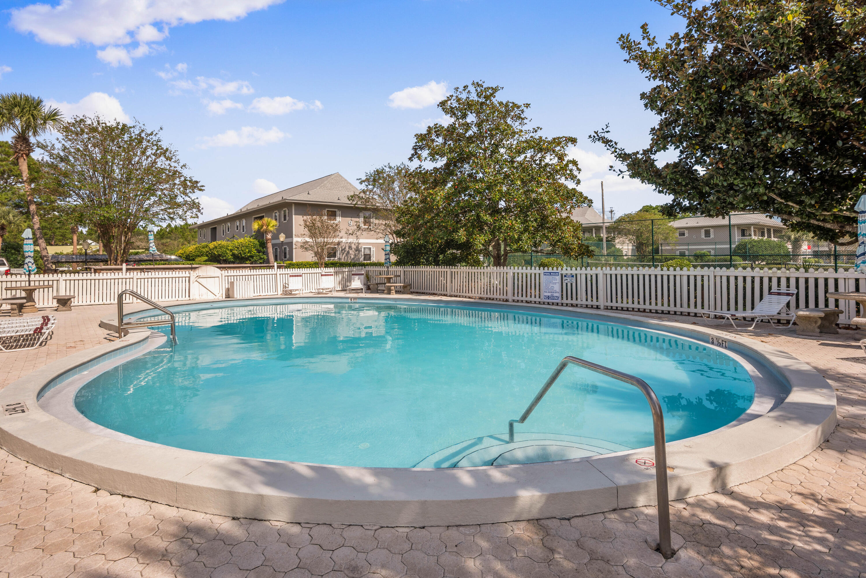 BEACHWOOD VILLAS CONDO - Residential