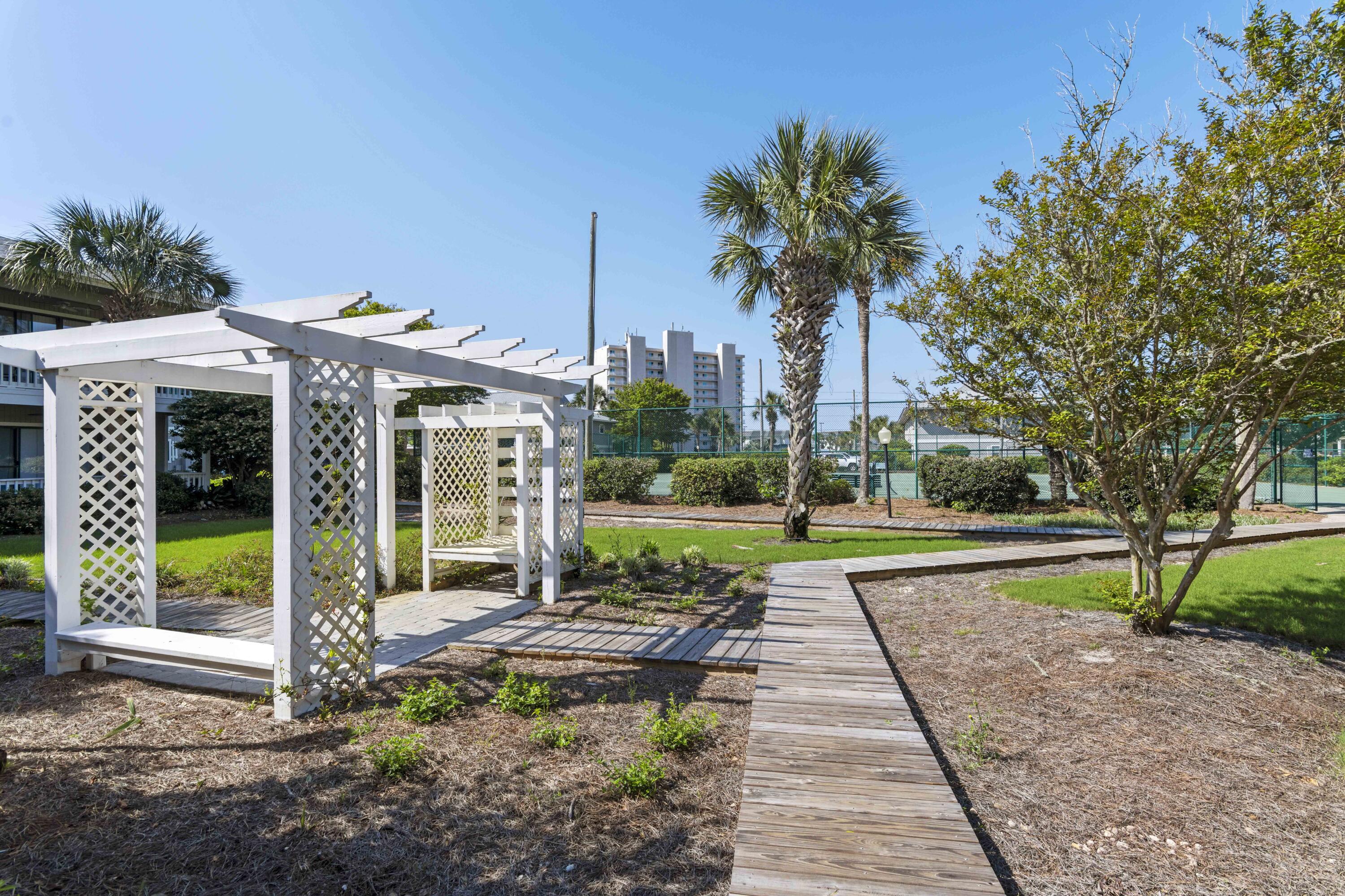 BEACHWOOD VILLAS CONDO - Residential