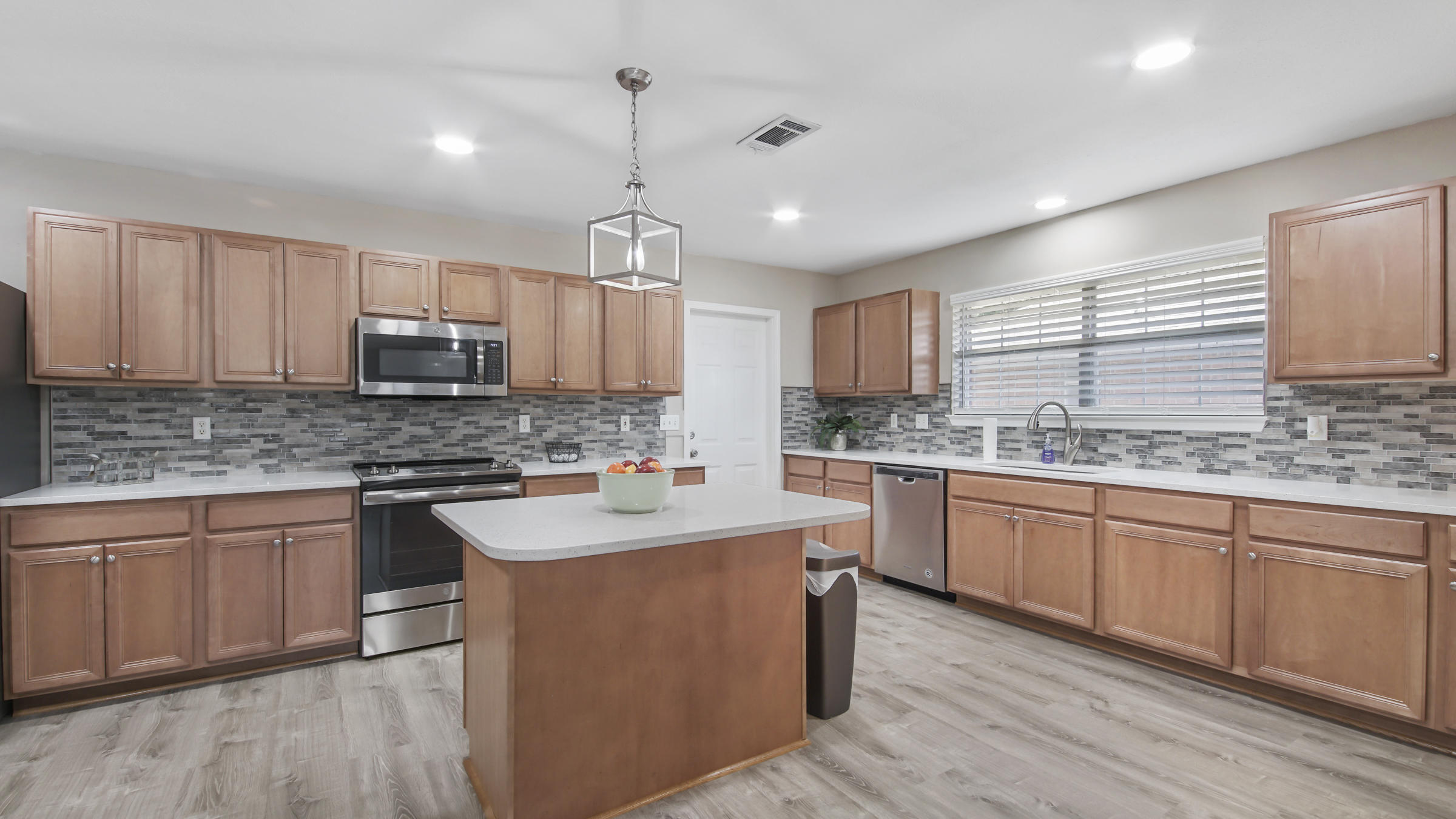 MACK BAYOU POINTE S/D - Residential Lease