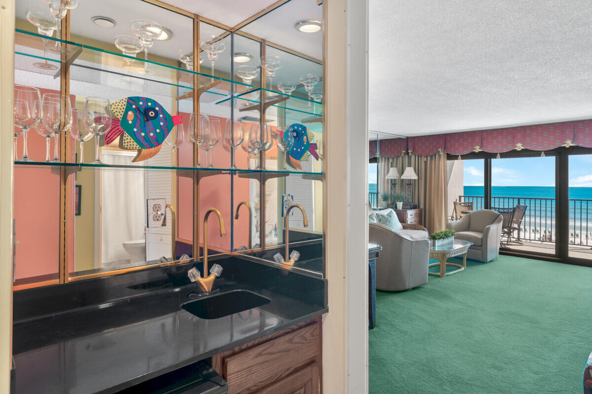 EMERALD TOWERS CONDO - Residential