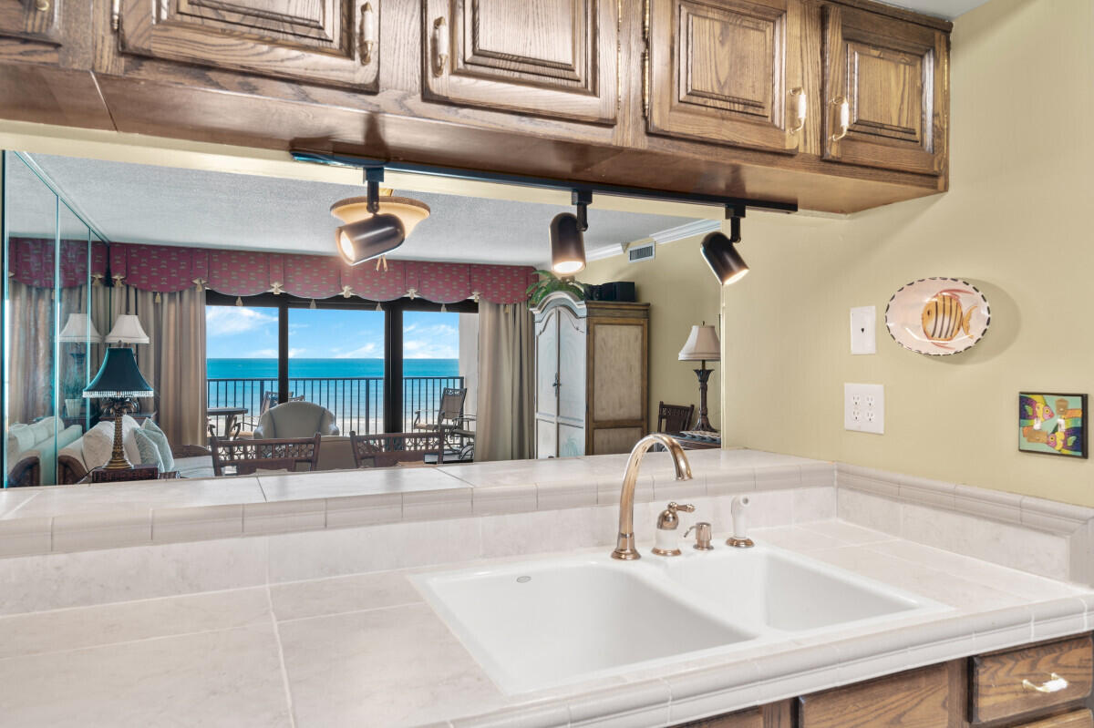 EMERALD TOWERS CONDO - Residential