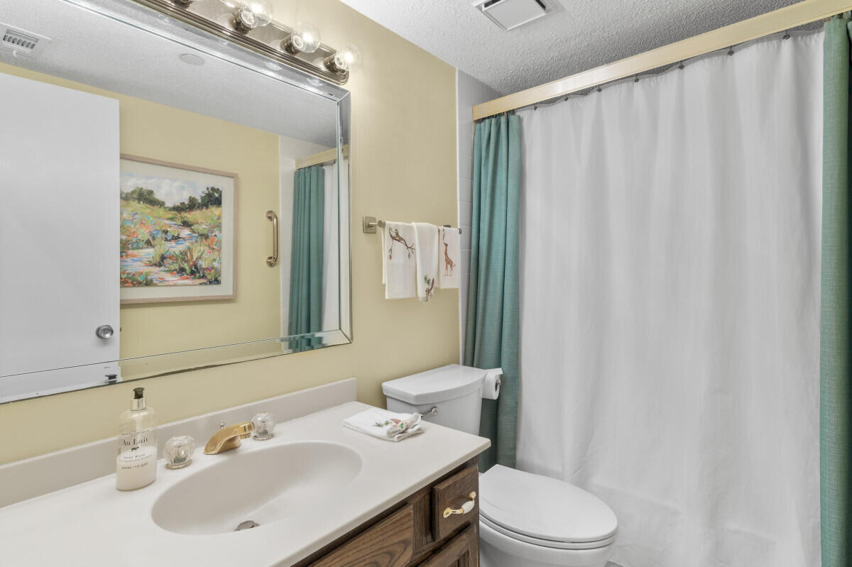 EMERALD TOWERS CONDO - Residential