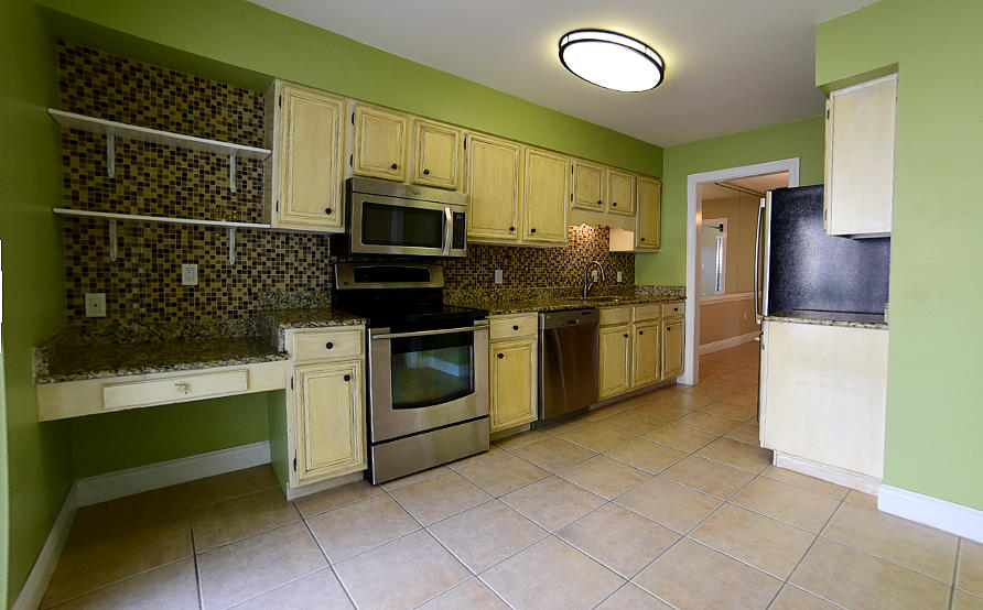 ROYAL OAK VILLAS BLUEWATER BAY - Residential