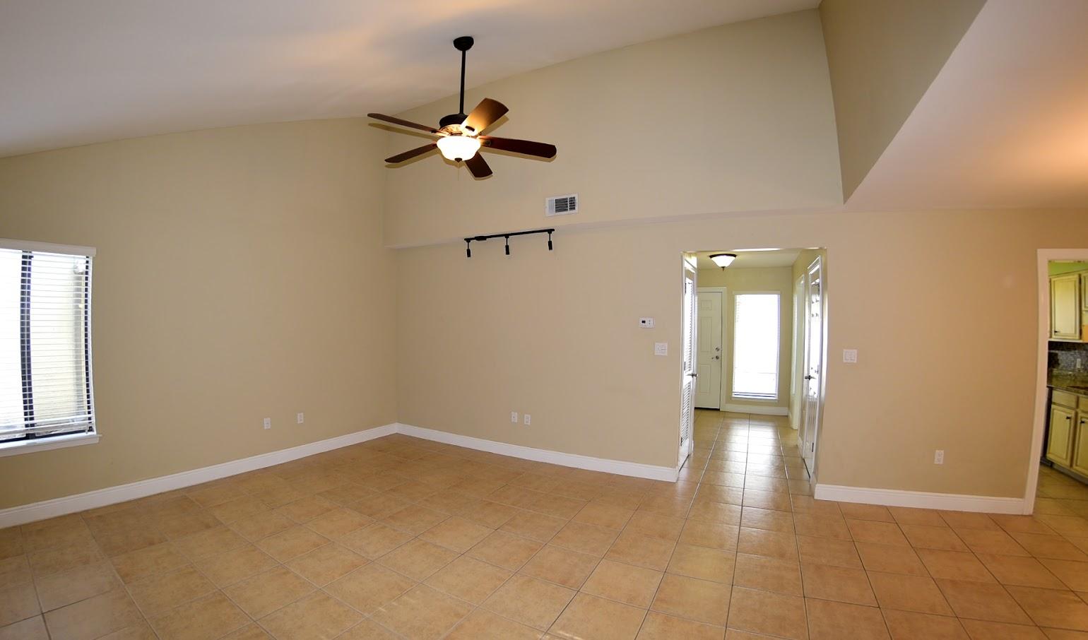 ROYAL OAK VILLAS BLUEWATER BAY - Residential