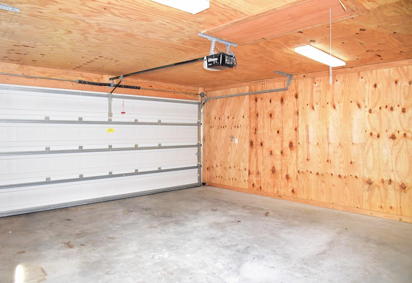 ROYAL OAK VILLAS BLUEWATER BAY - Residential