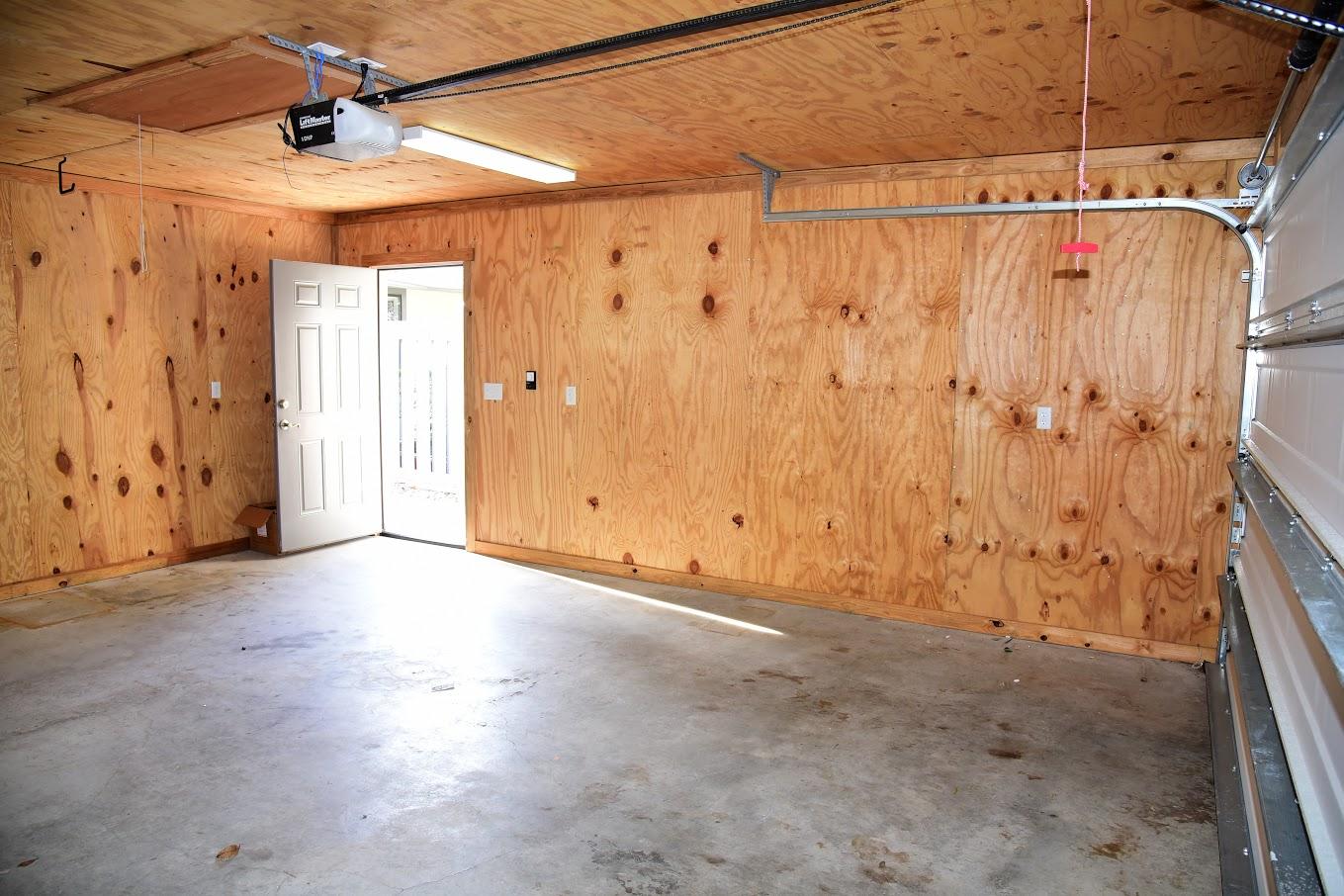 ROYAL OAK VILLAS BLUEWATER BAY - Residential