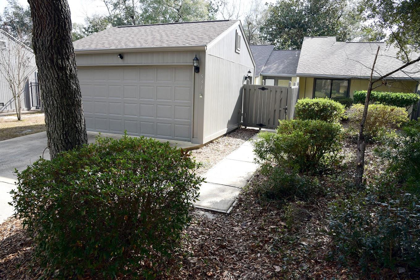 ROYAL OAK VILLAS BLUEWATER BAY - Residential