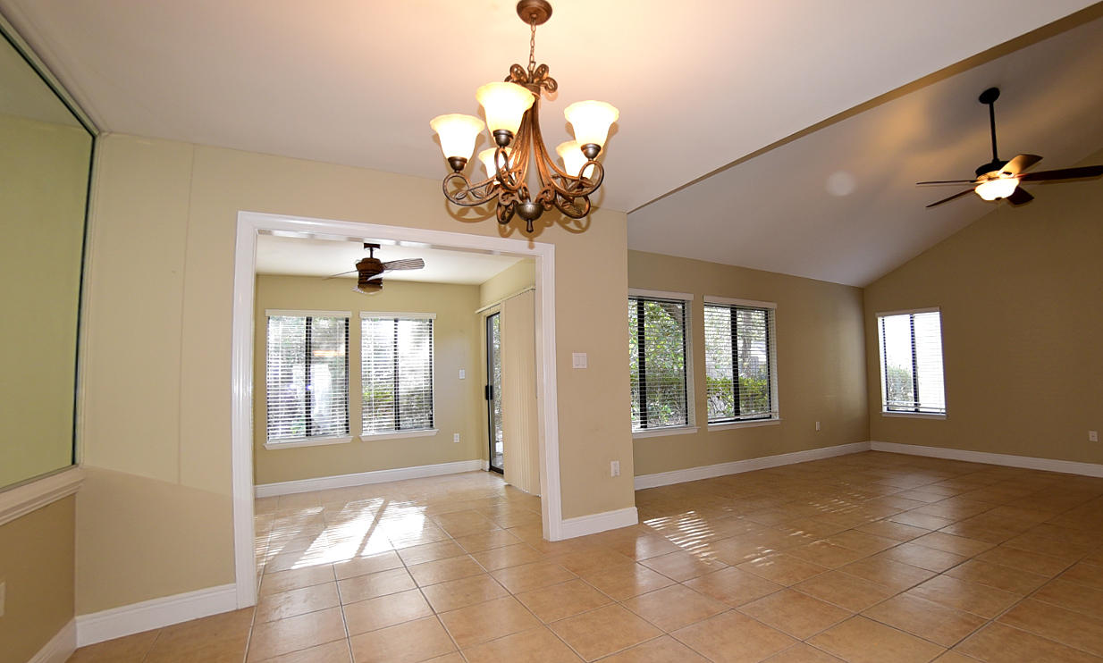 ROYAL OAK VILLAS BLUEWATER BAY - Residential