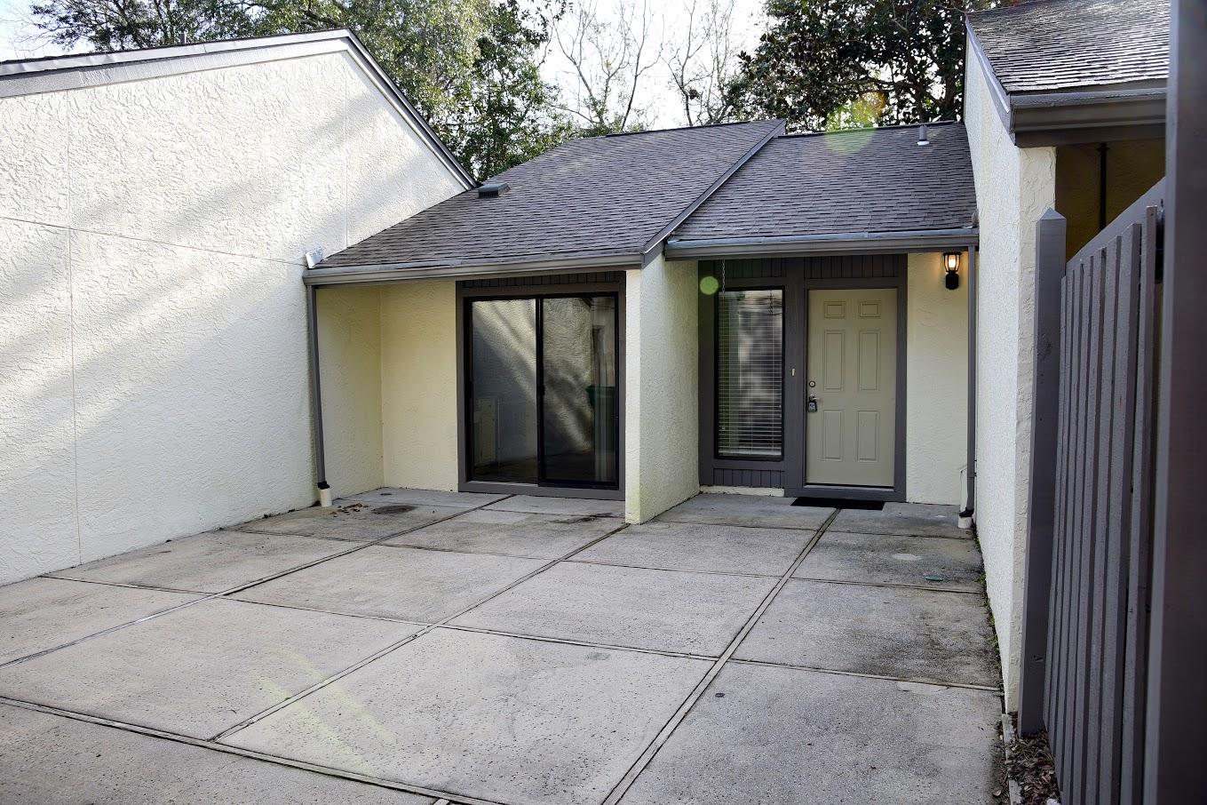 ROYAL OAK VILLAS BLUEWATER BAY - Residential