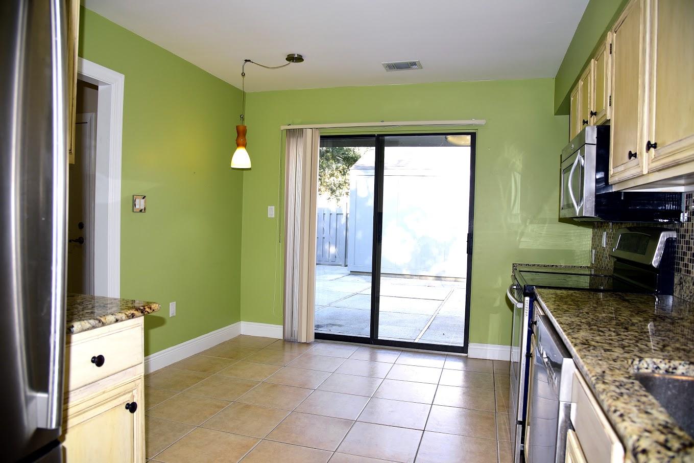 ROYAL OAK VILLAS BLUEWATER BAY - Residential