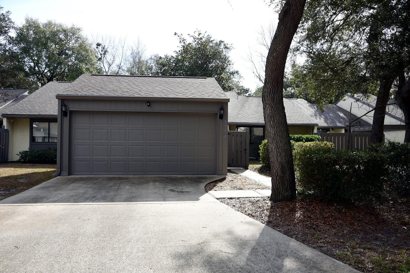 ROYAL OAK VILLAS BLUEWATER BAY - Residential