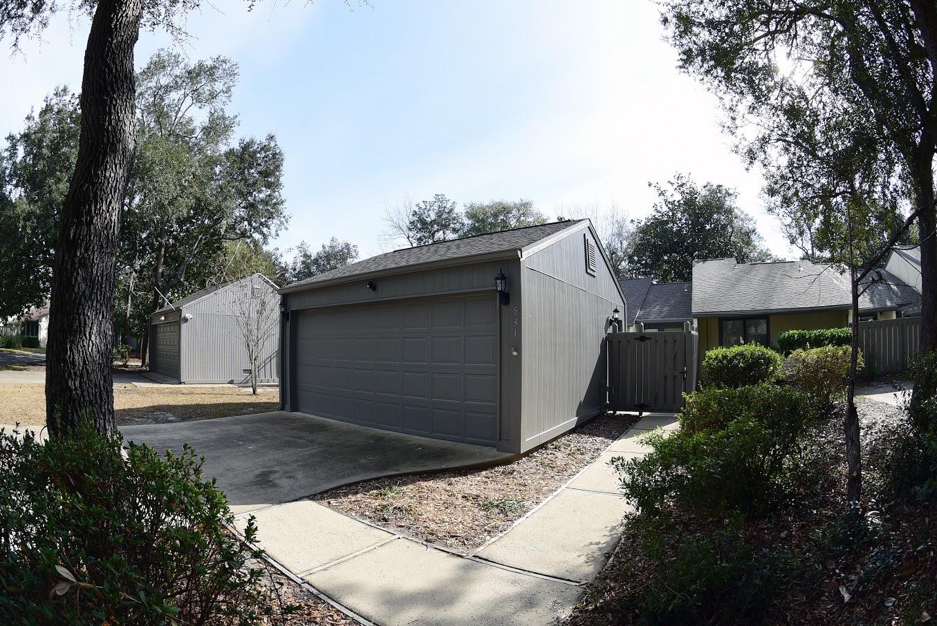 ROYAL OAK VILLAS BLUEWATER BAY - Residential