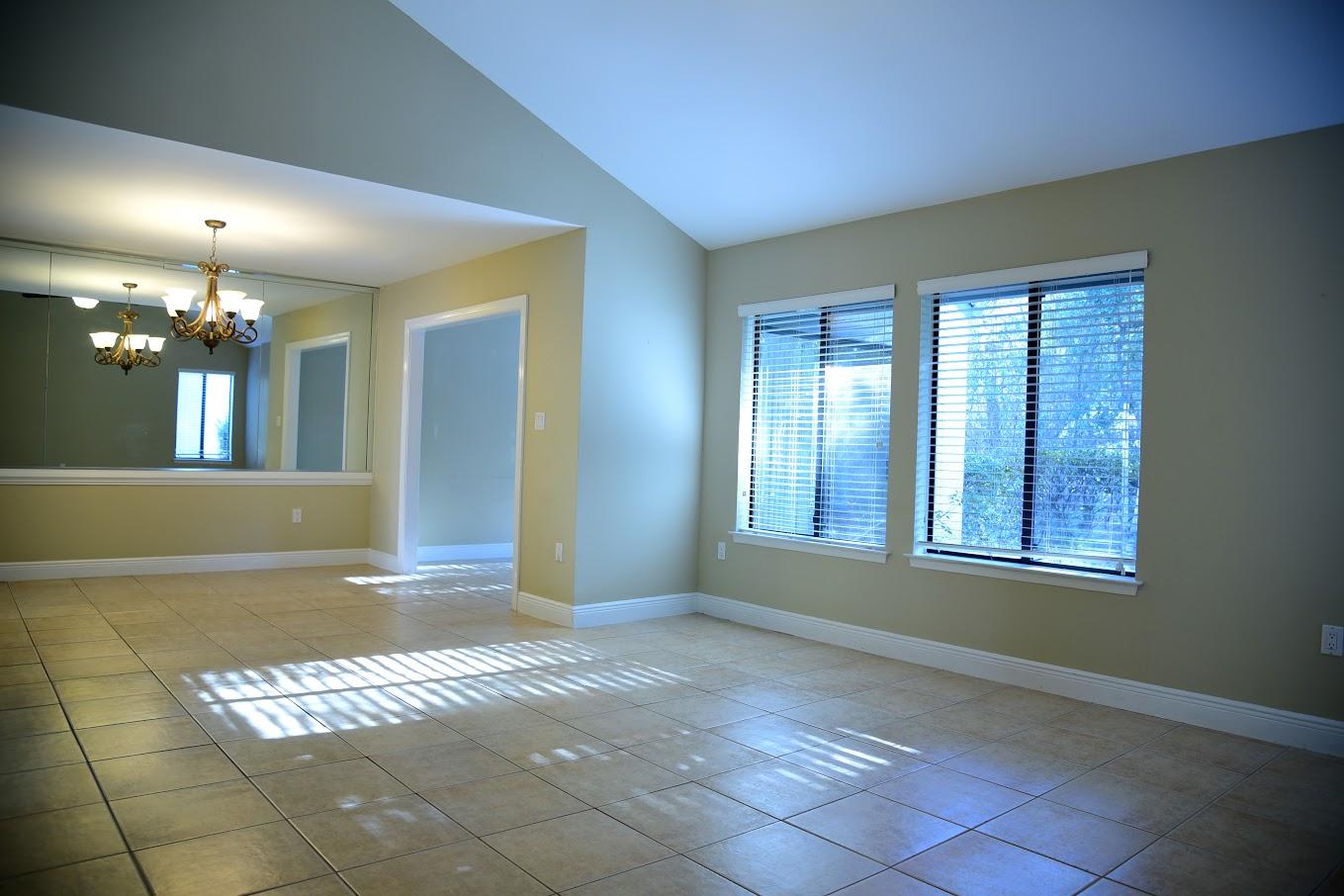 ROYAL OAK VILLAS BLUEWATER BAY - Residential