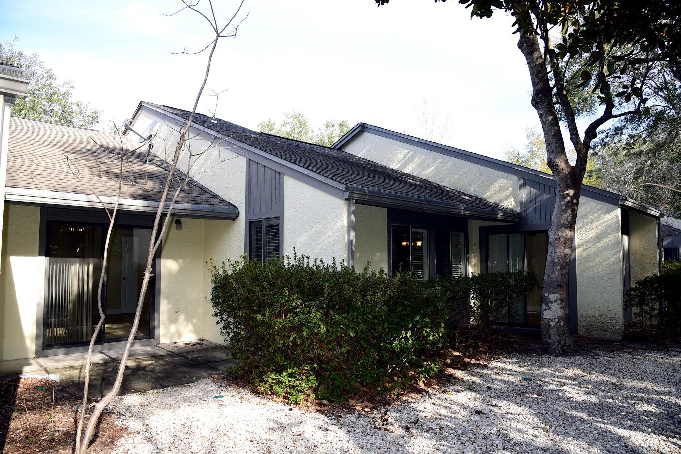 ROYAL OAK VILLAS BLUEWATER BAY - Residential